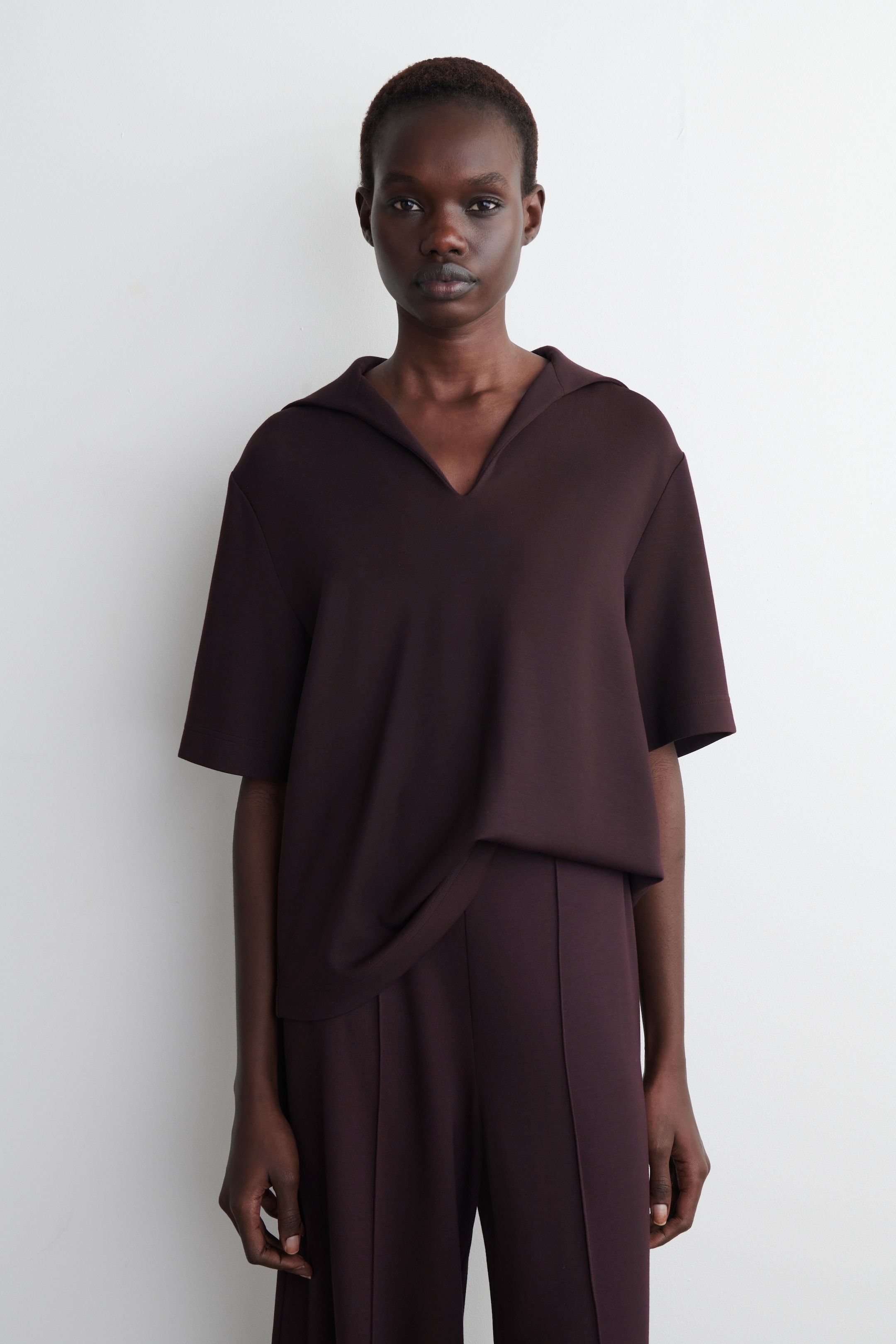 Grotere afbeelding bekijken: T-SHIRT VAN JERSEY MET ZEEMANSKRAAG - bordeauxrood - DAMES | H&M BE 1