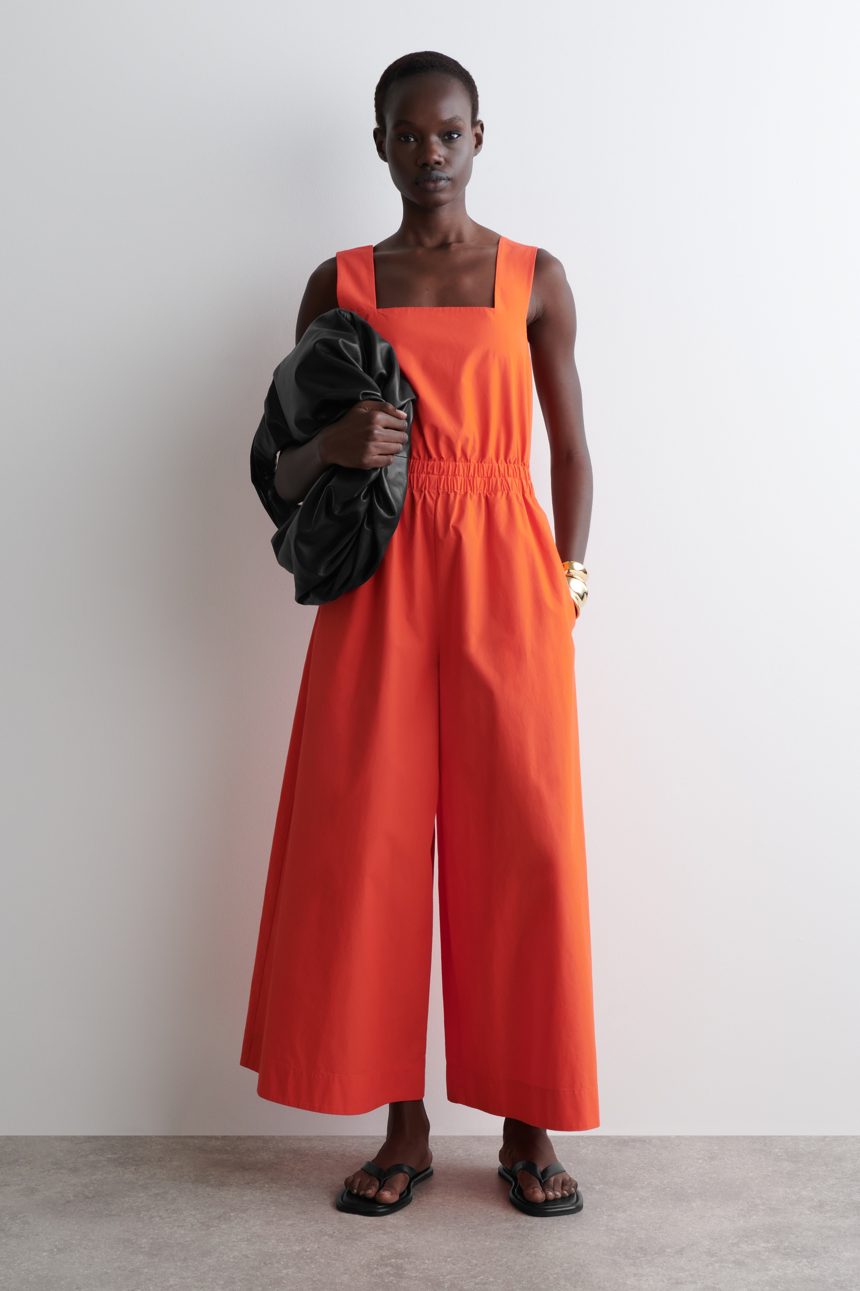 RYNKET JUMPSUIT MED ÅBEN RYG - ORANGE
