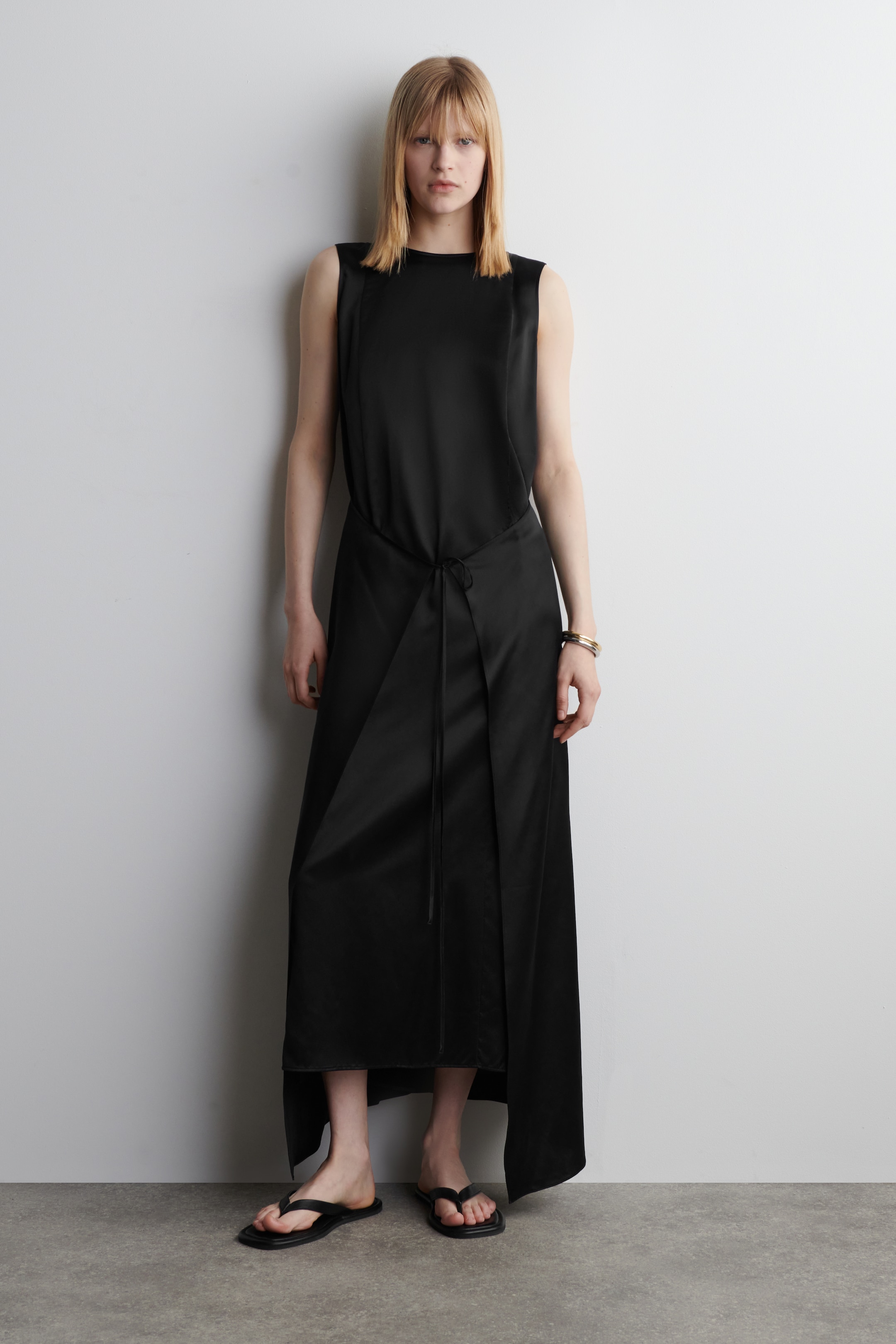 Visualizza immagine più grande: ABITO MAXI A PORAFOGLIO IN SETA - NERO - DONNA | H&M IT 1