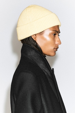 CHUNKY RIBBED WOOL BEANIE — HONEY 2