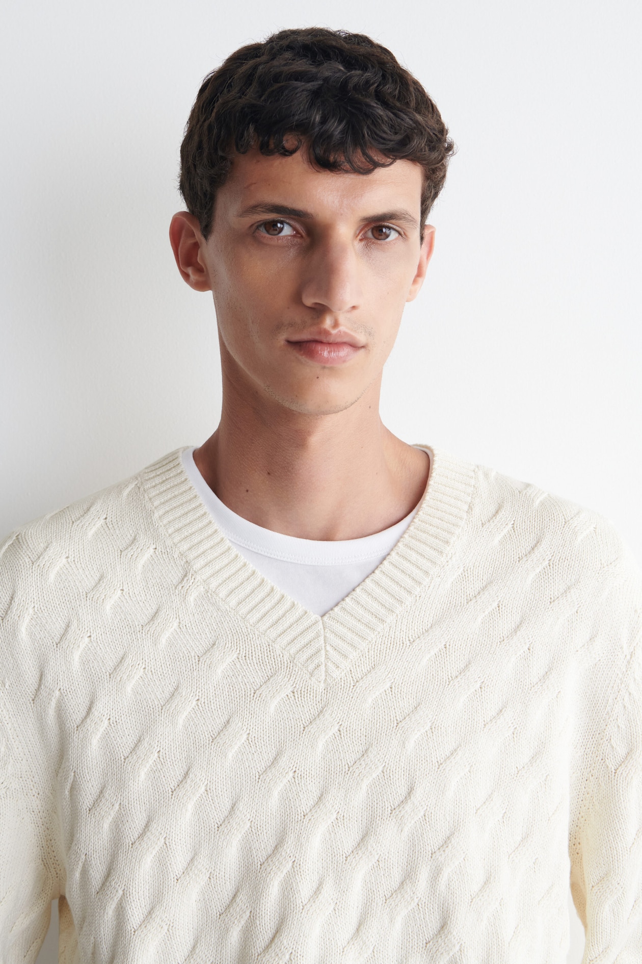 CABLE-KNIT COTTON-SILK V-NECK SWEATER — OFF-WHITE
