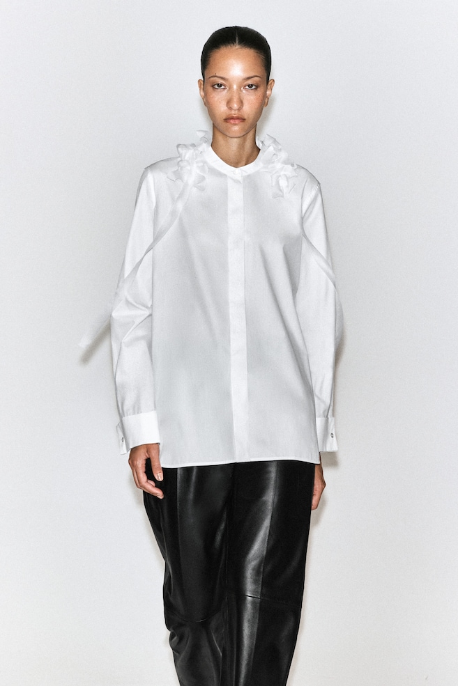 RUFFLED-COLLAR COTTON-SILK SHIRT — CHALK