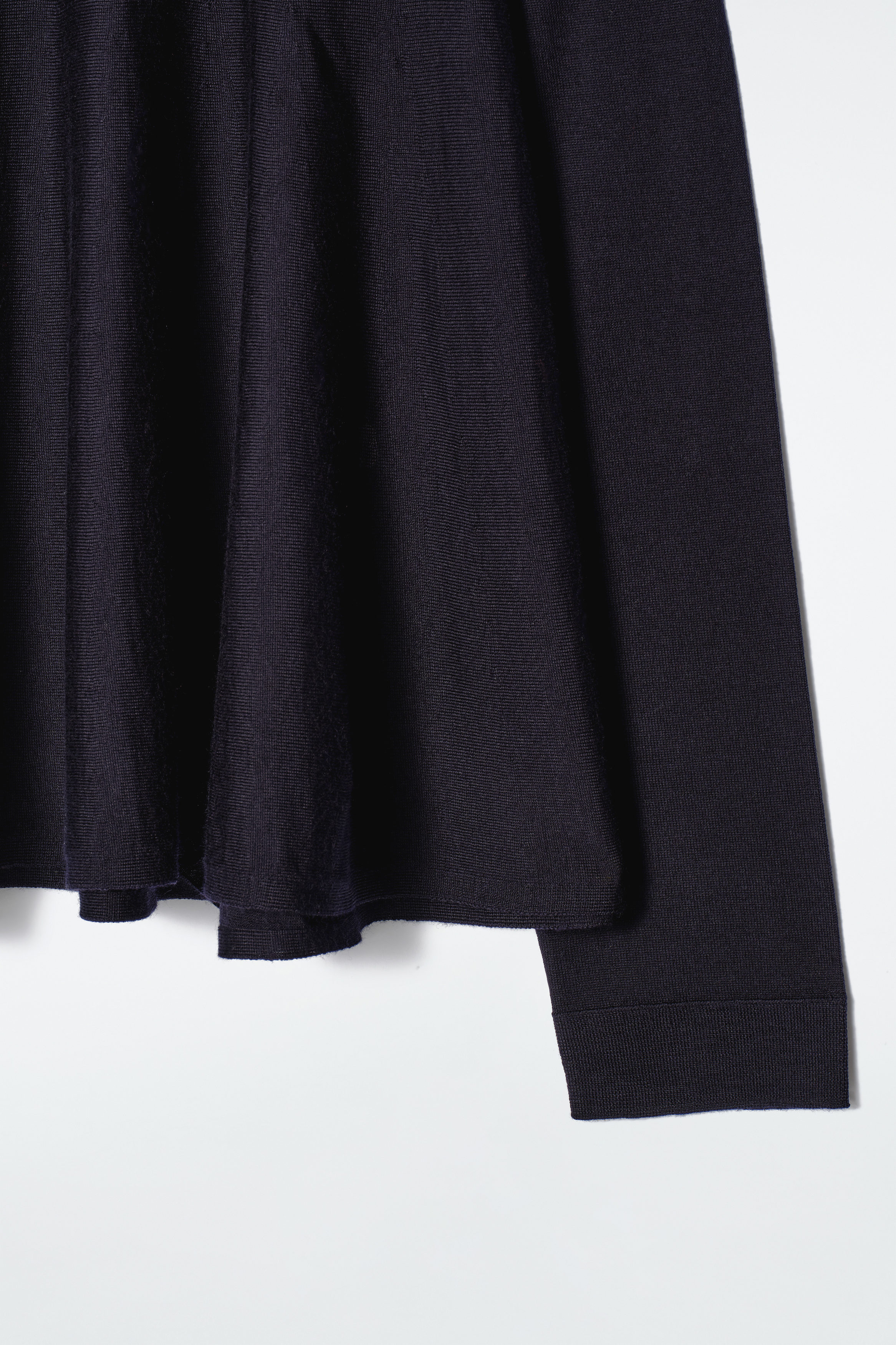 TRAPEZE MERINO WOOL SWEATER - NAVY | COS US