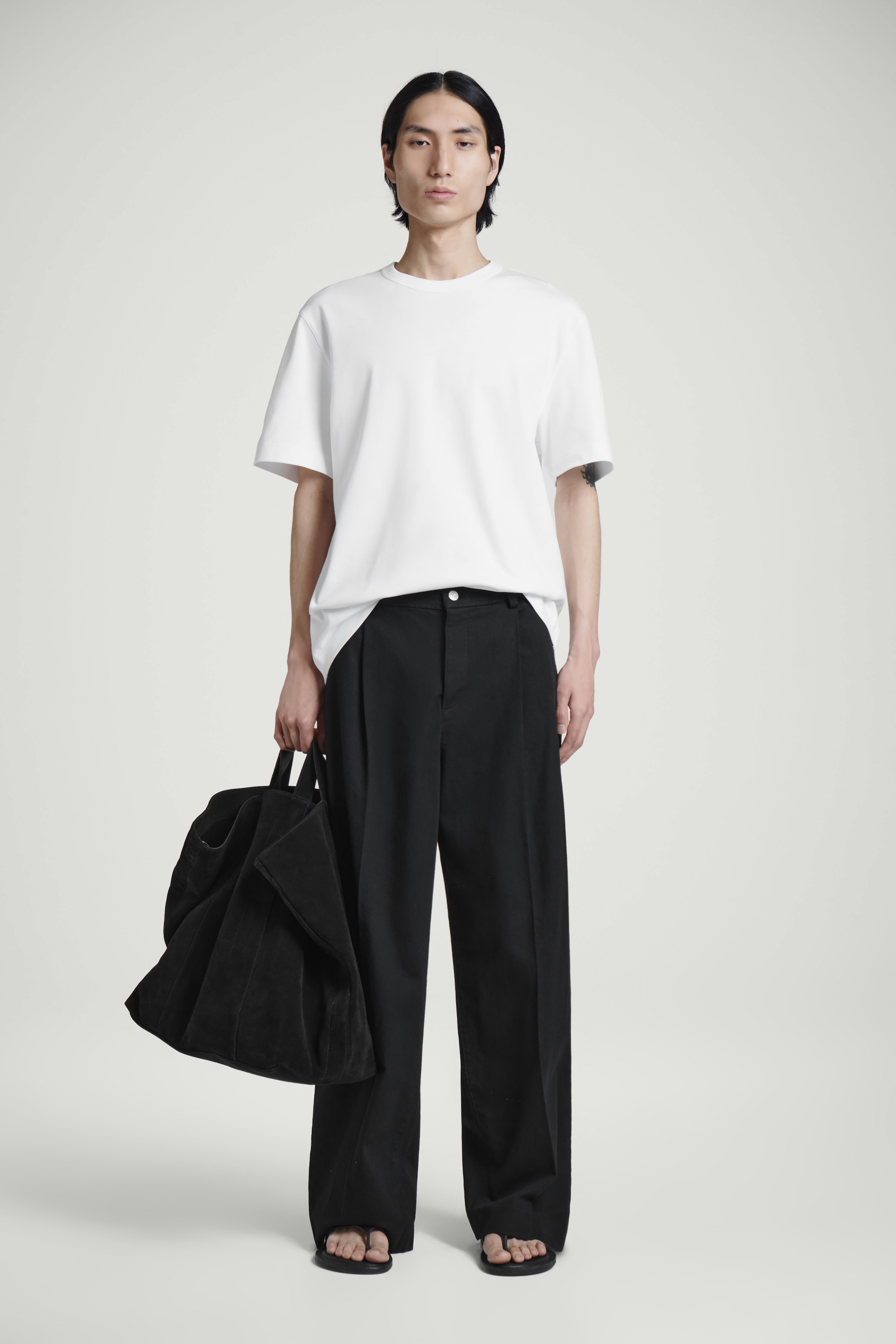 Zobacz większy obraz: BAWEŁNIANY T-SHIRT Z OKRĄGŁYM DEKOLTEM - BIAŁY - ON | H&M PL 2