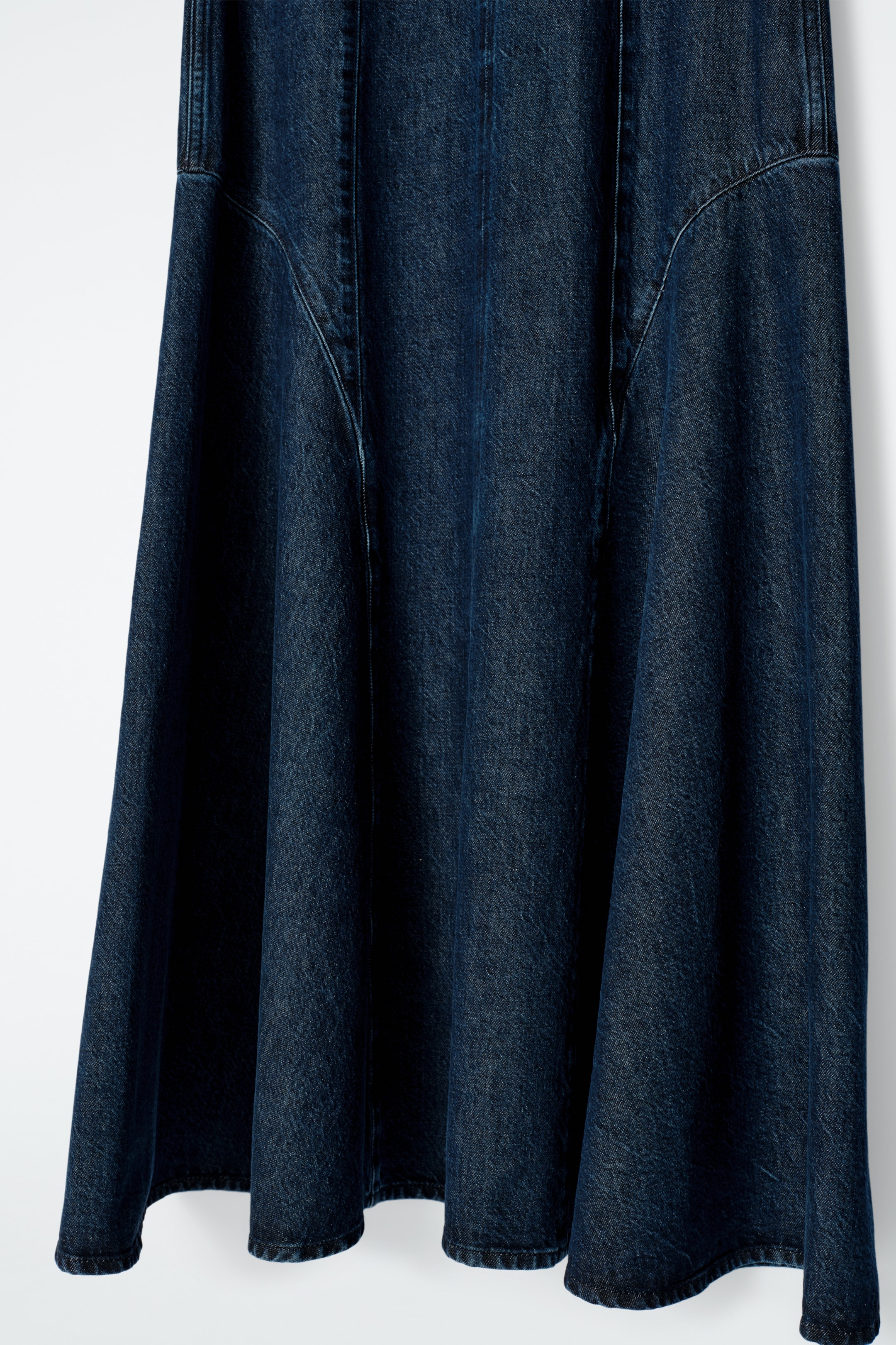 Größeres Bild anzeigen: MIDIKLEID AUS DENIM MIT NIEDRIGER TAILLE - Blau - Ladies | H&M AT 6