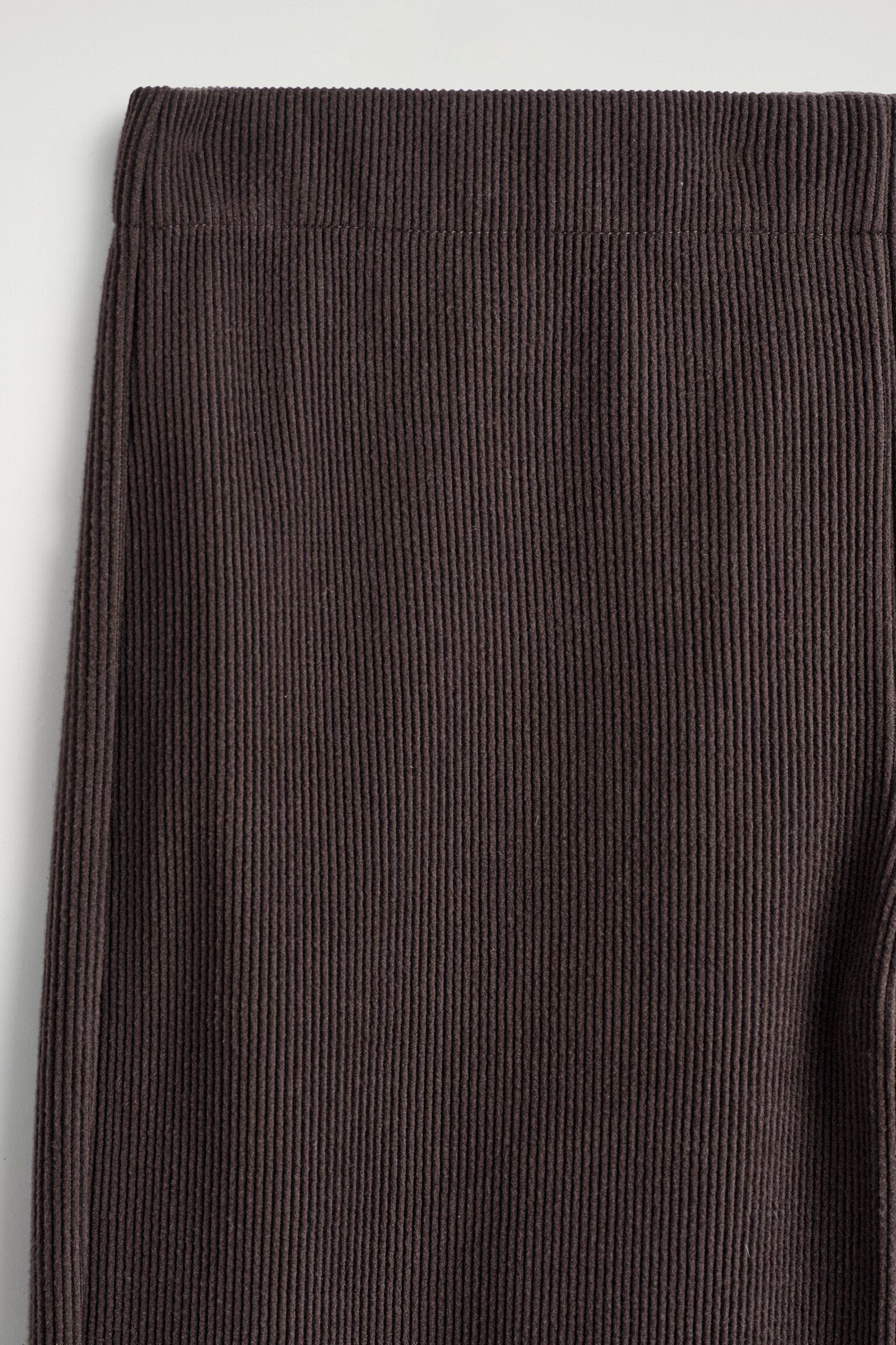 PANTALÓN DE PANA DE PIERNA ANCHA - MARRÓN OSCURO - 4
