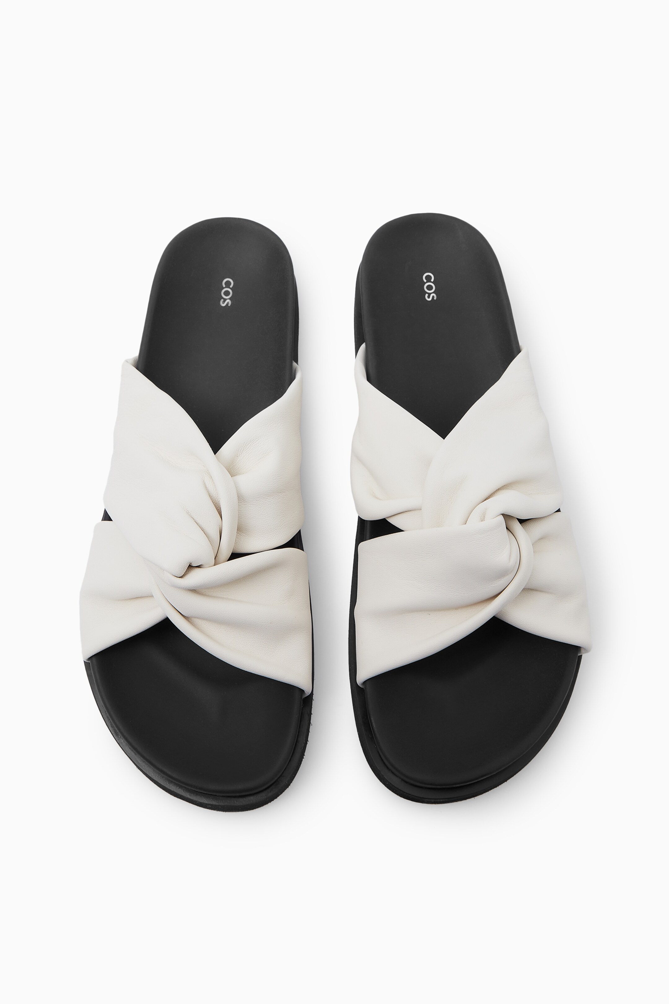 Grösseres Bild ansehen: LEDER-PANTOLETTEN MIT ÜBERKREUZTEN RIEMEN - WEISS - DAMEN | H&M CH 3