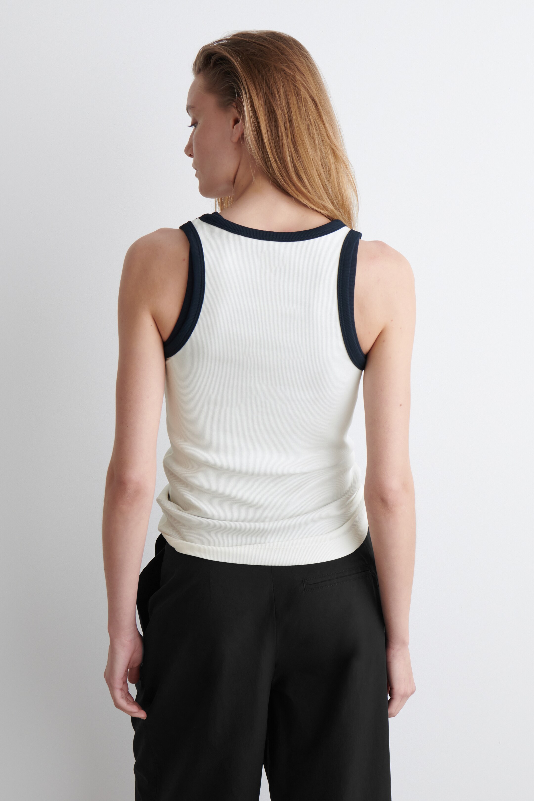 Grotere afbeelding bekijken: GERIBBELDE TANKTOP - wit / marineblauw - DAMES | H&M BE 3