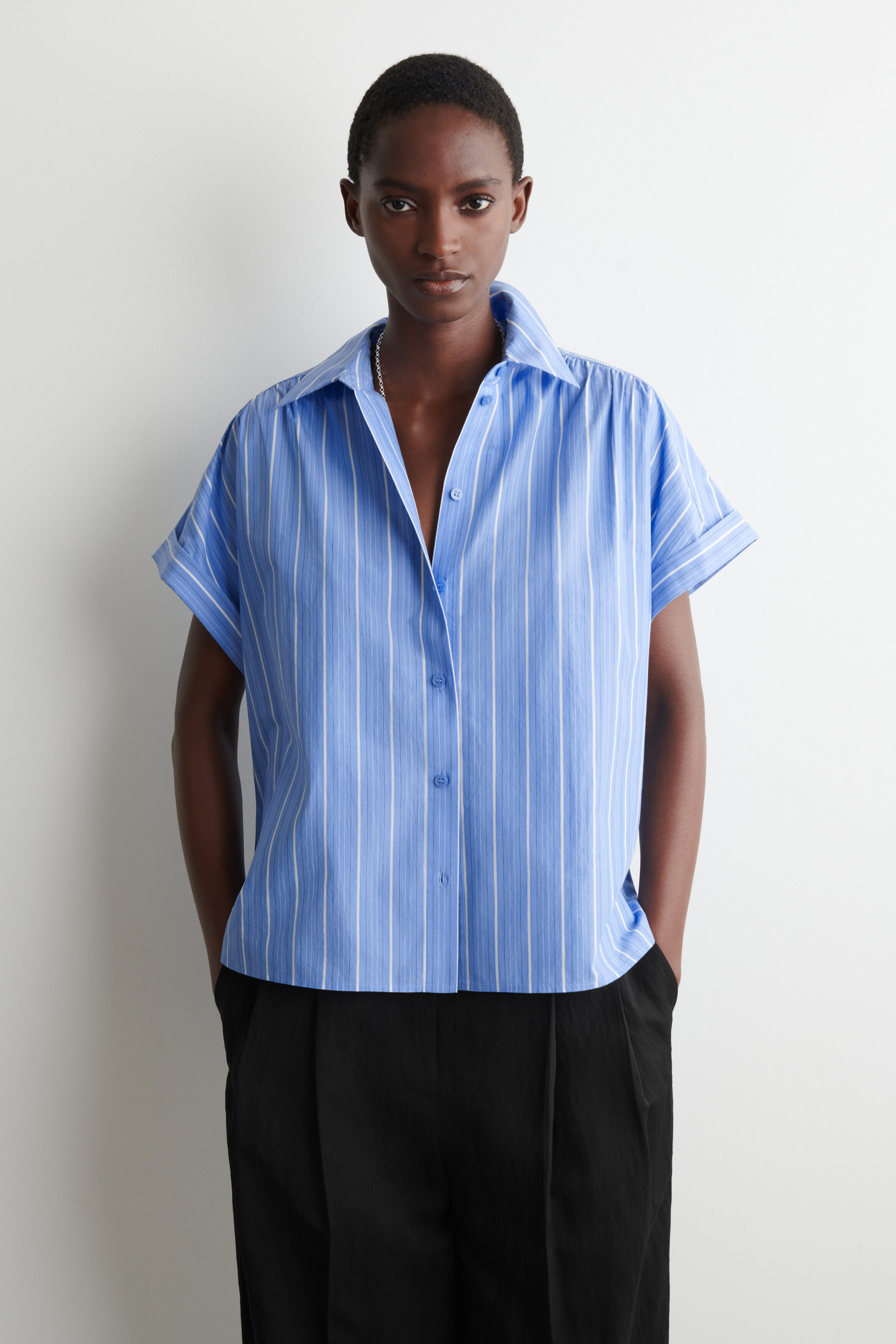 【aco】Long short sleeve stripe blue STRIPED SHORT-SLEEVED COTTON SHIRT - BLUE / STRIPED | COS US