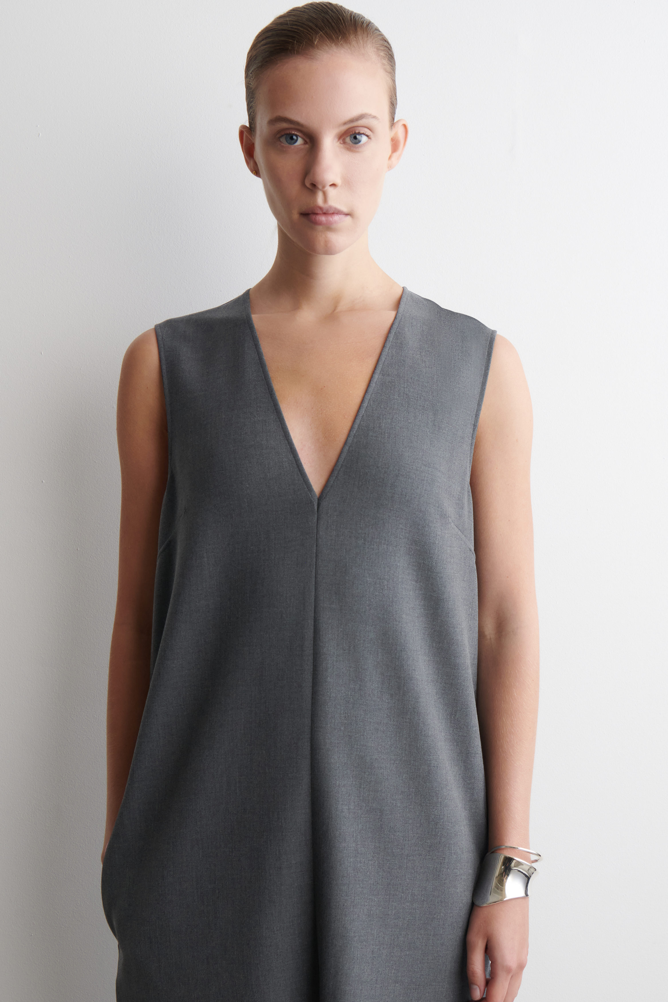 SLEEVELESS V-NECK MIDI DRESS - GRAY MÉLANGE | COS