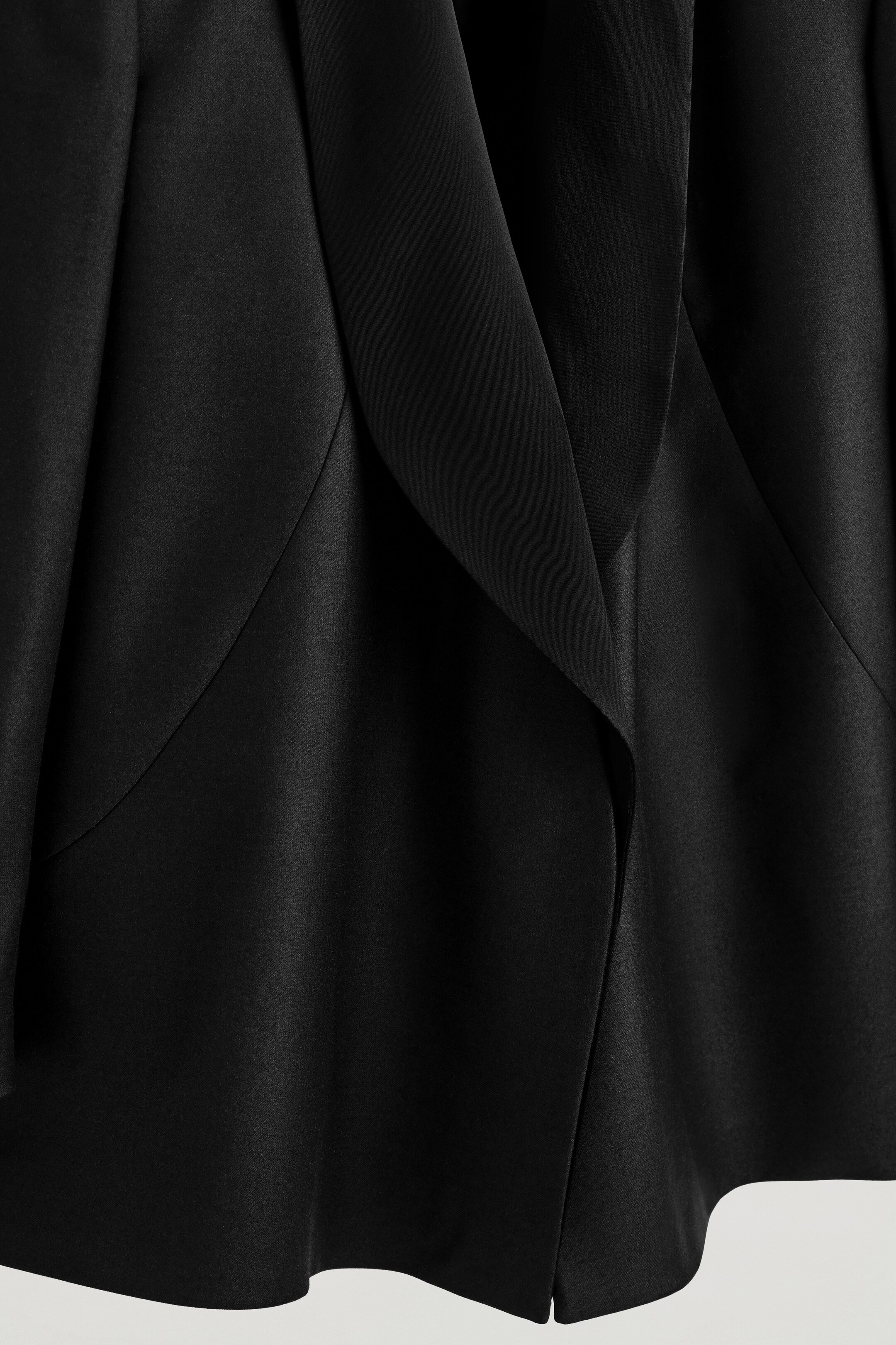 Nagyobb kép megtekintése: GYAPJÚ-SZATÉN SZMOKINGBLAZER - FEKETE - NŐI | H&M HU 7