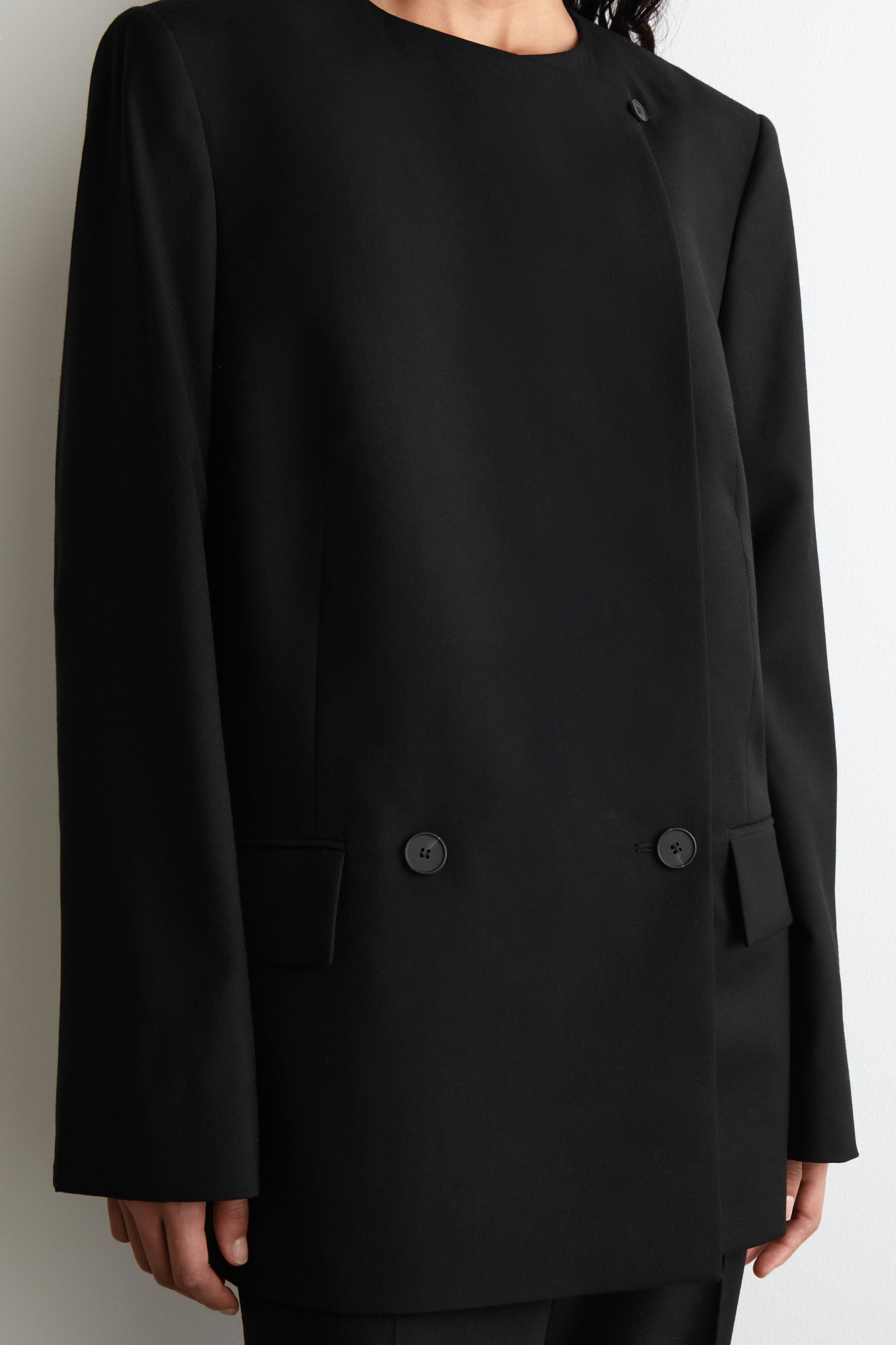 STRUCTURED COLLARLESS WOOL BLAZER