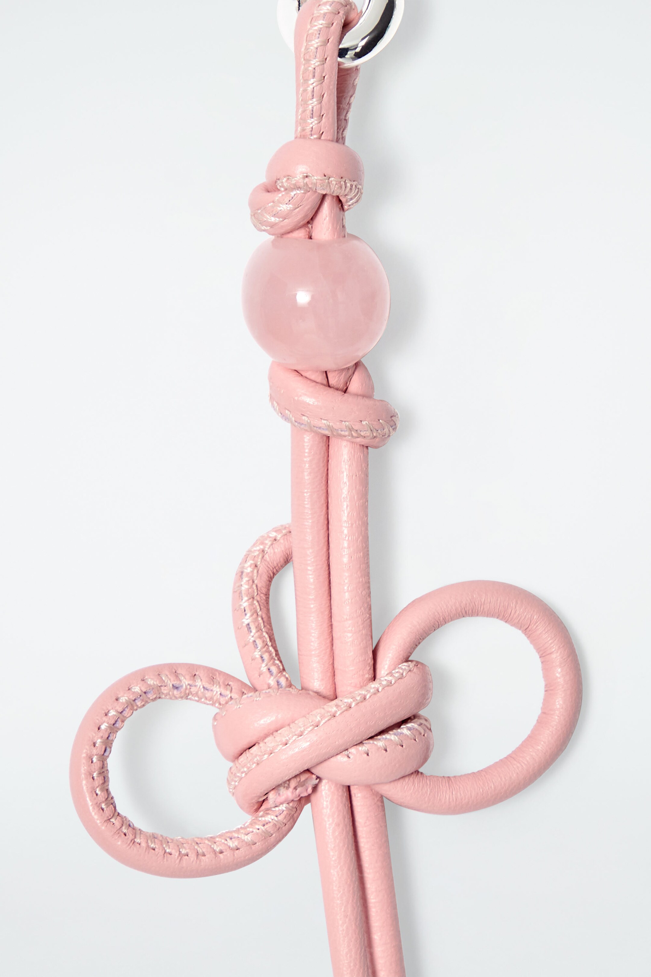 TOGETHERNESS TASCHENANHÄNGER MIT KNOTENDETAIL