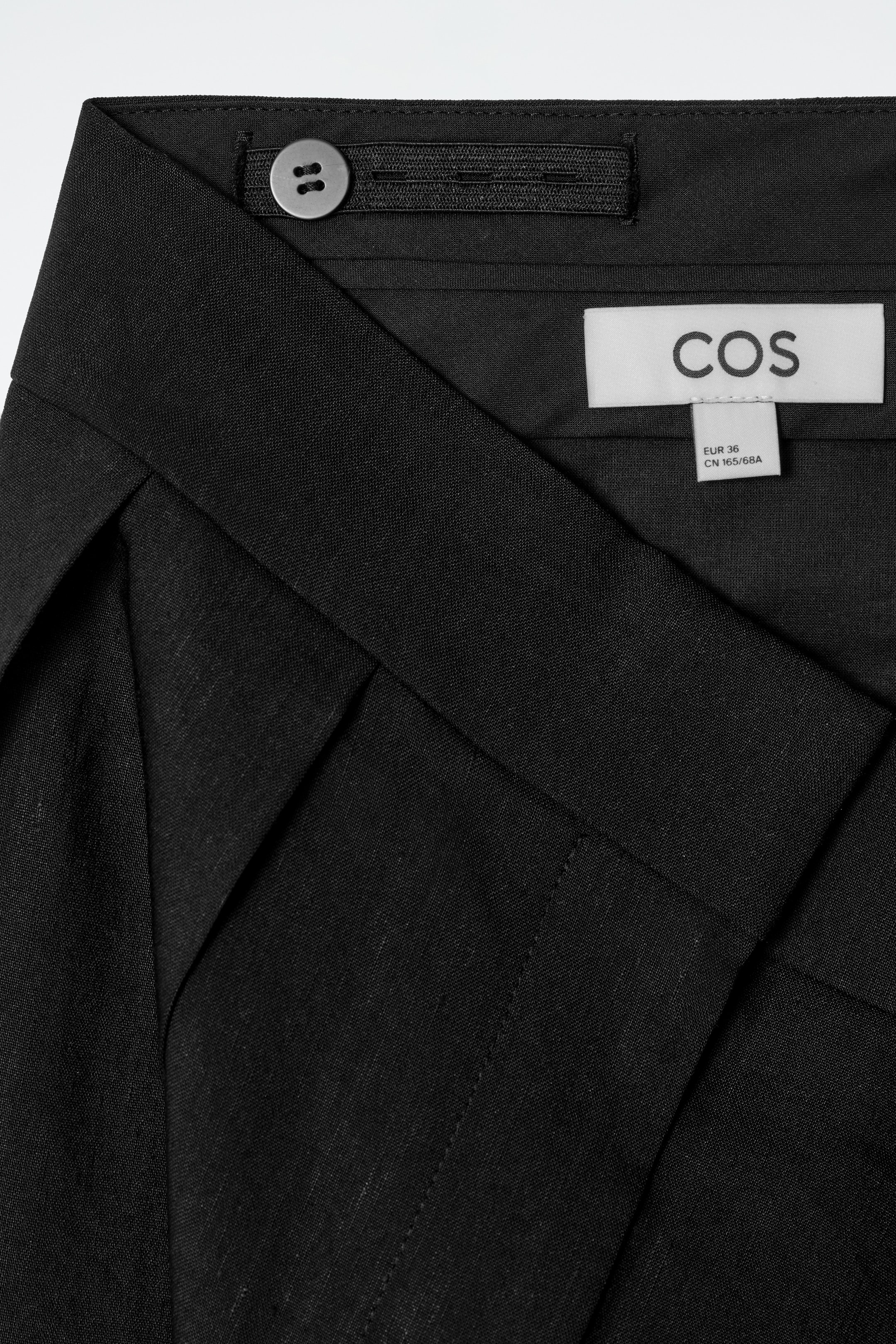 Ingrandisci l'immagine: LONGLINE PLEATED LINEN SHORTS - BLACK - DONNA | H&M CH 6