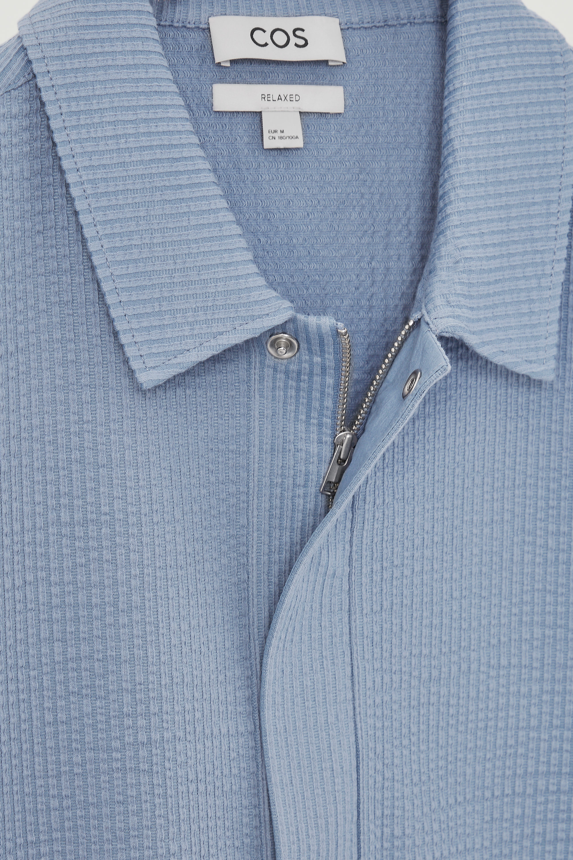 SEERSUCKER HALF-ZIP POLO SHIRT - LIGHT BLUE | COS