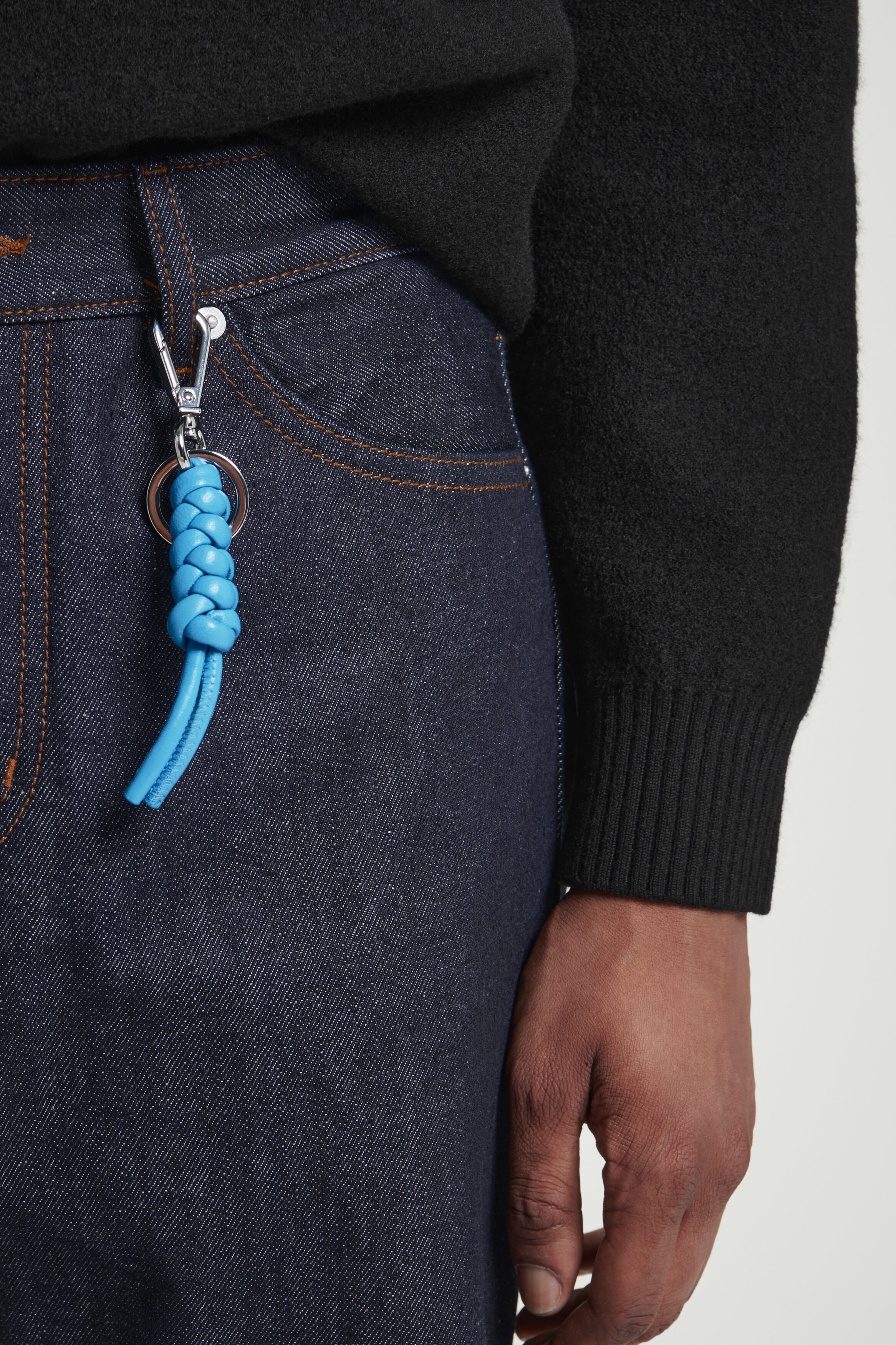 KNOTTED LEATHER KEYRING - BLUE | COS