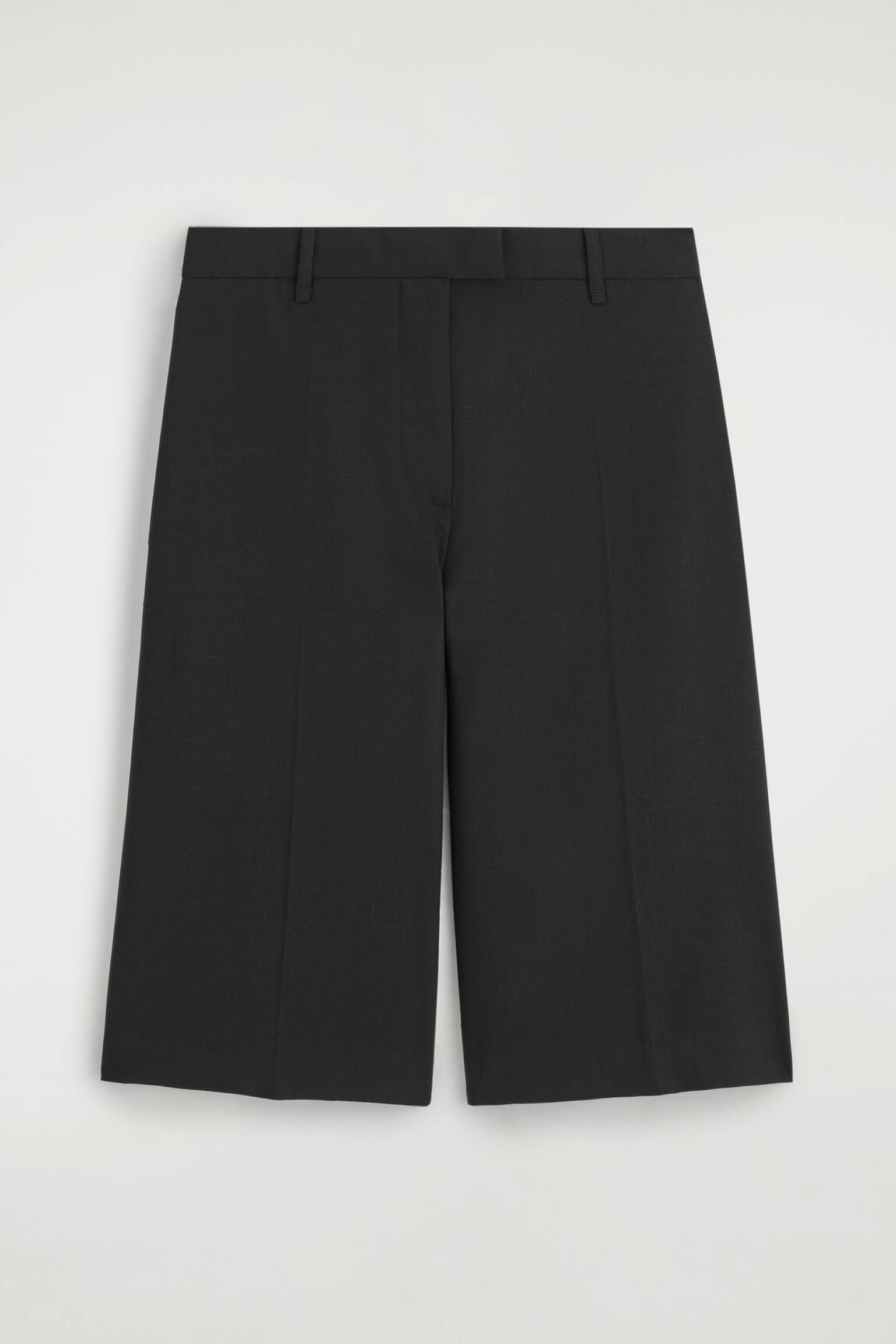 TAILORED BERMUDA SHORTS - שחור - 1
