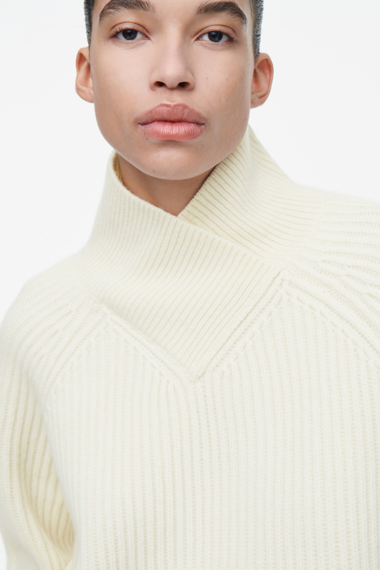 PULOVER DIN LÂNĂ MERINO CU GULER PETRECUT - ECRU/BLEUMARIN / CREM/ALBASTRU COBALT - 3