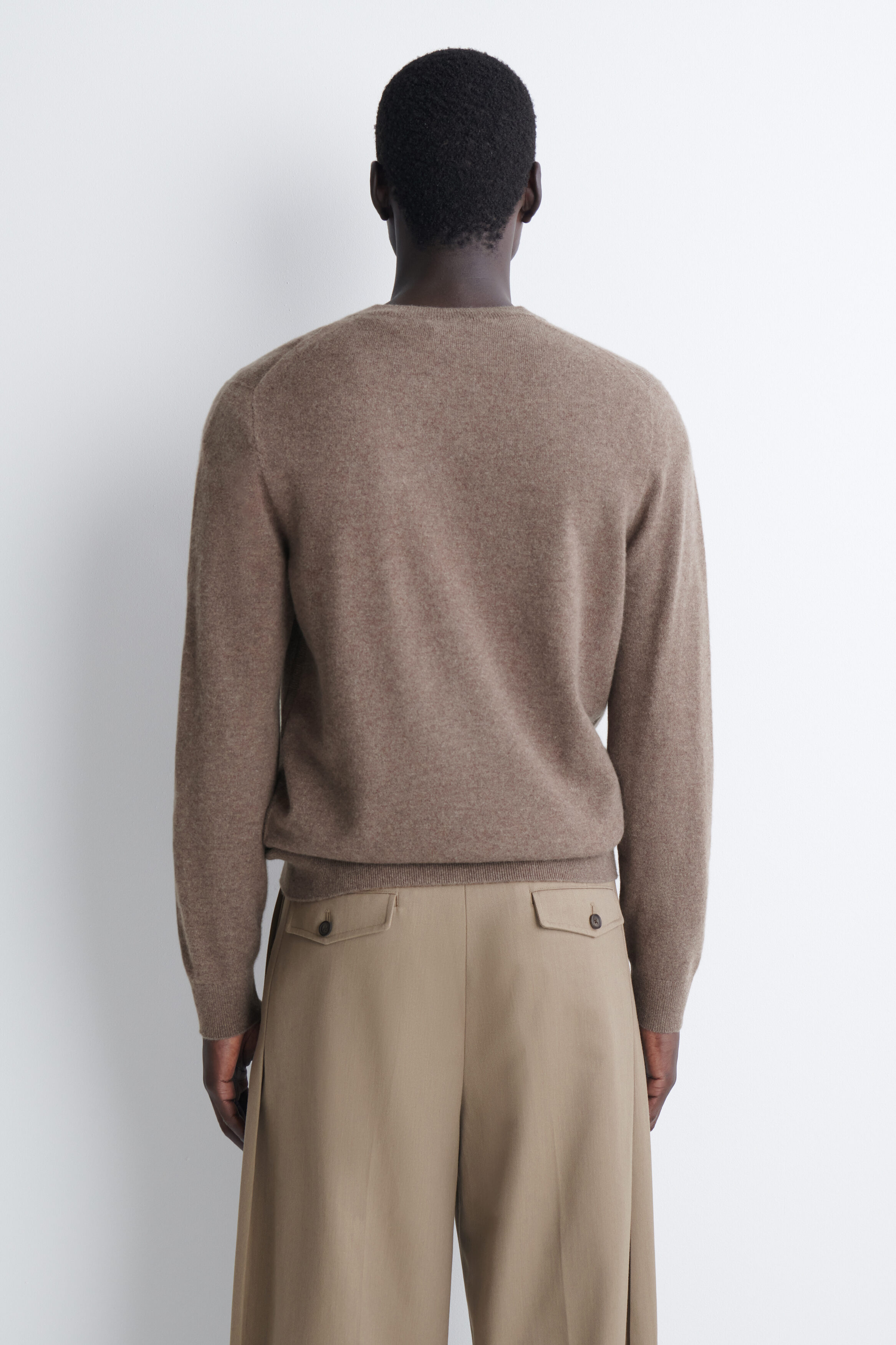 CASHMERE V-NECK SWEATER - thumbnail 10