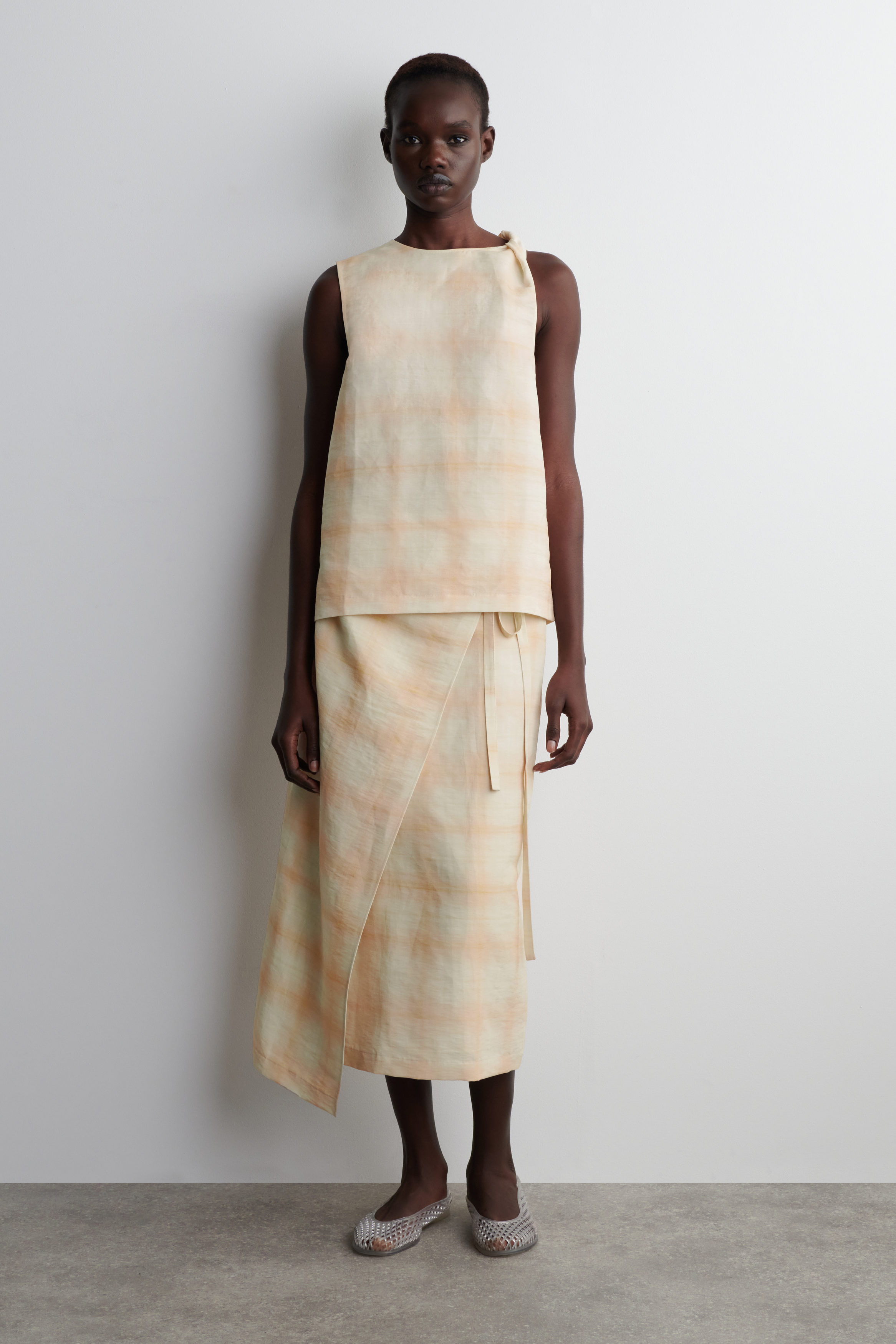 CHECKED TWISTED-SHOULDER TOP - APRICOT / CHECKED | COS