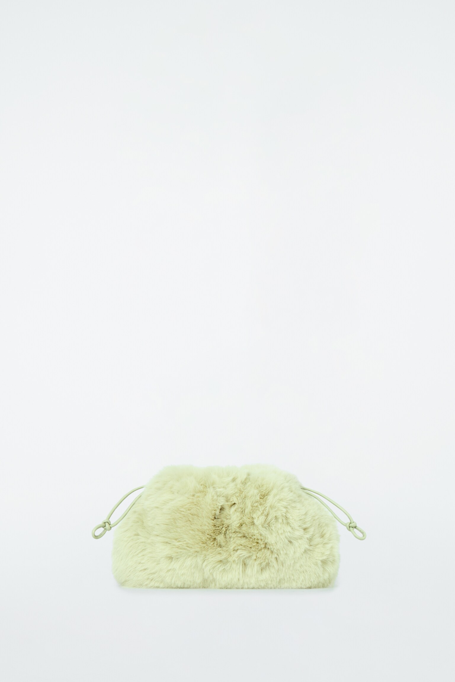 KLEINE CAVATELLI CLUTCH – FAUX FUR - HELLGRÜN/CREMEWEISS