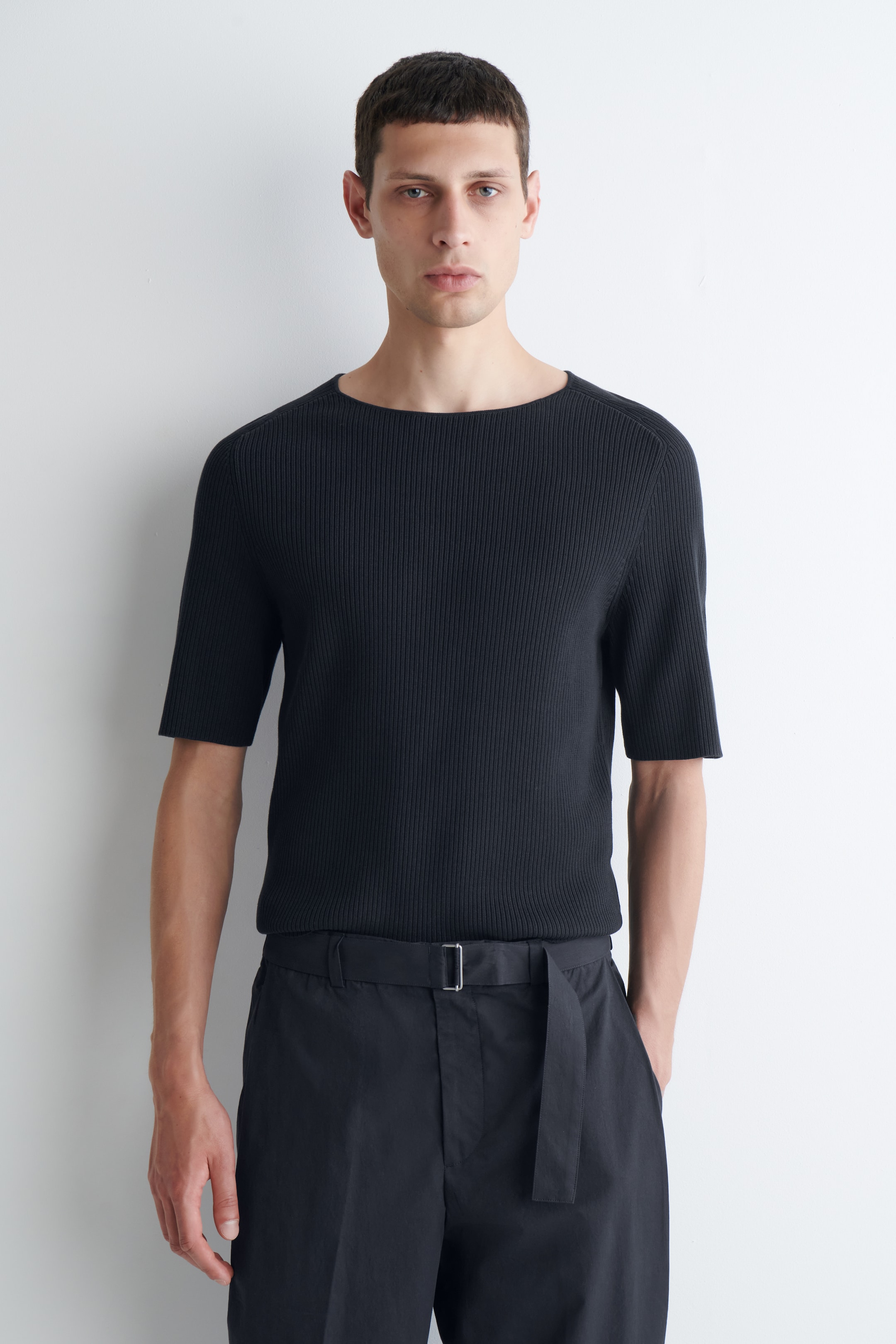 Agrandir l'image: T-SHIRT À COL BATEAU EN MAILLE CÔTELÉE - BLEU MARINE - HOMME | H&M FR 1