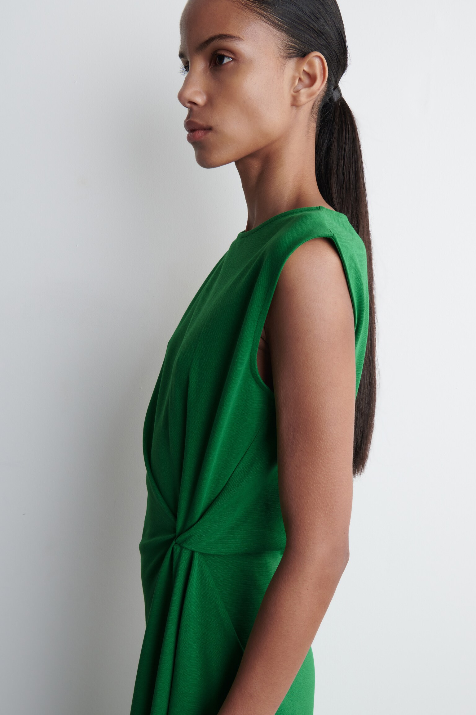 ROBE COURTE À DÉTAIL TORSADÉ - VERT/ROUGE/NOIR - 4