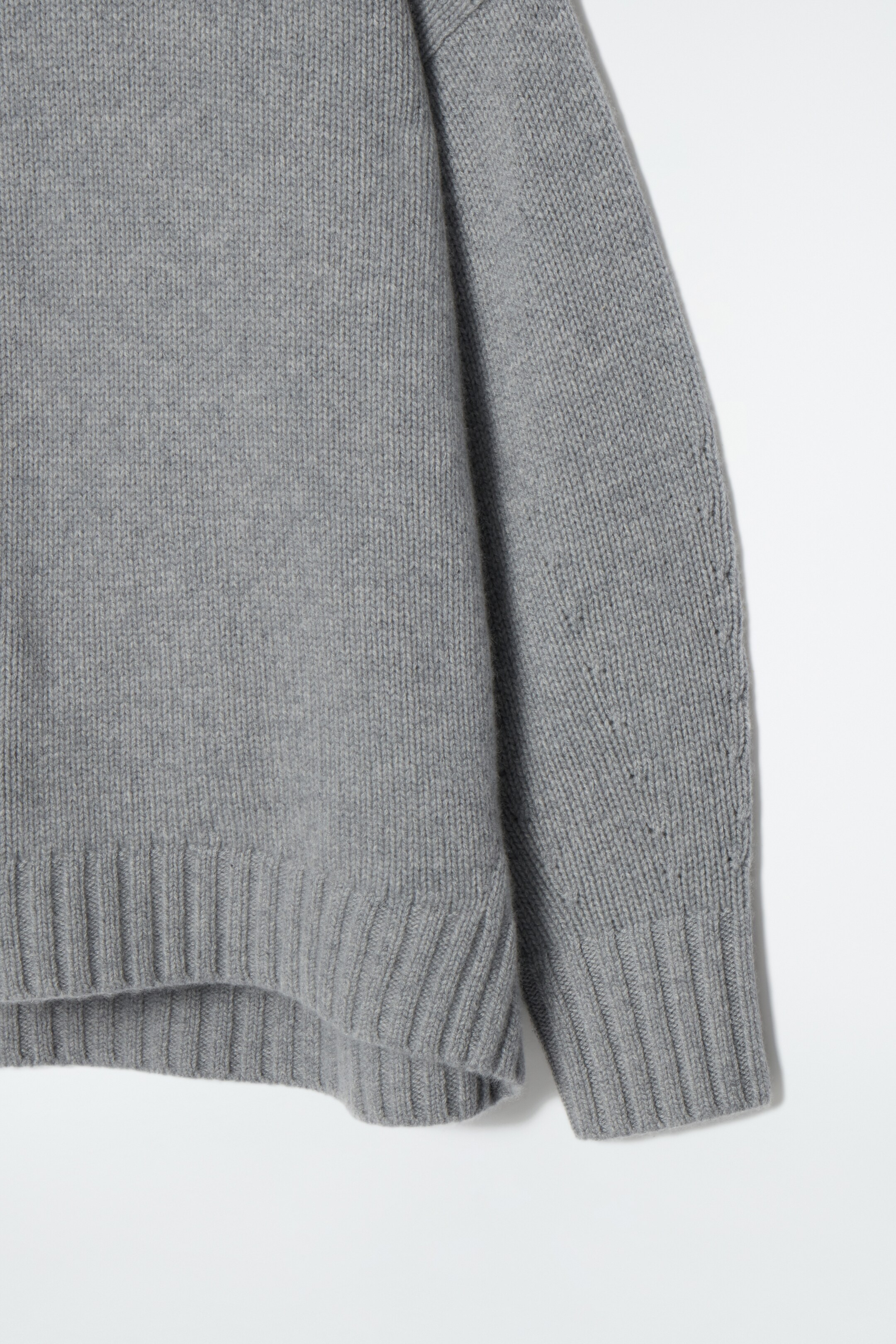 Visa större bild: TRÖJA I GROV KASHMIR MED CREWNECK - GRÅ - DAM | H&M SE 9