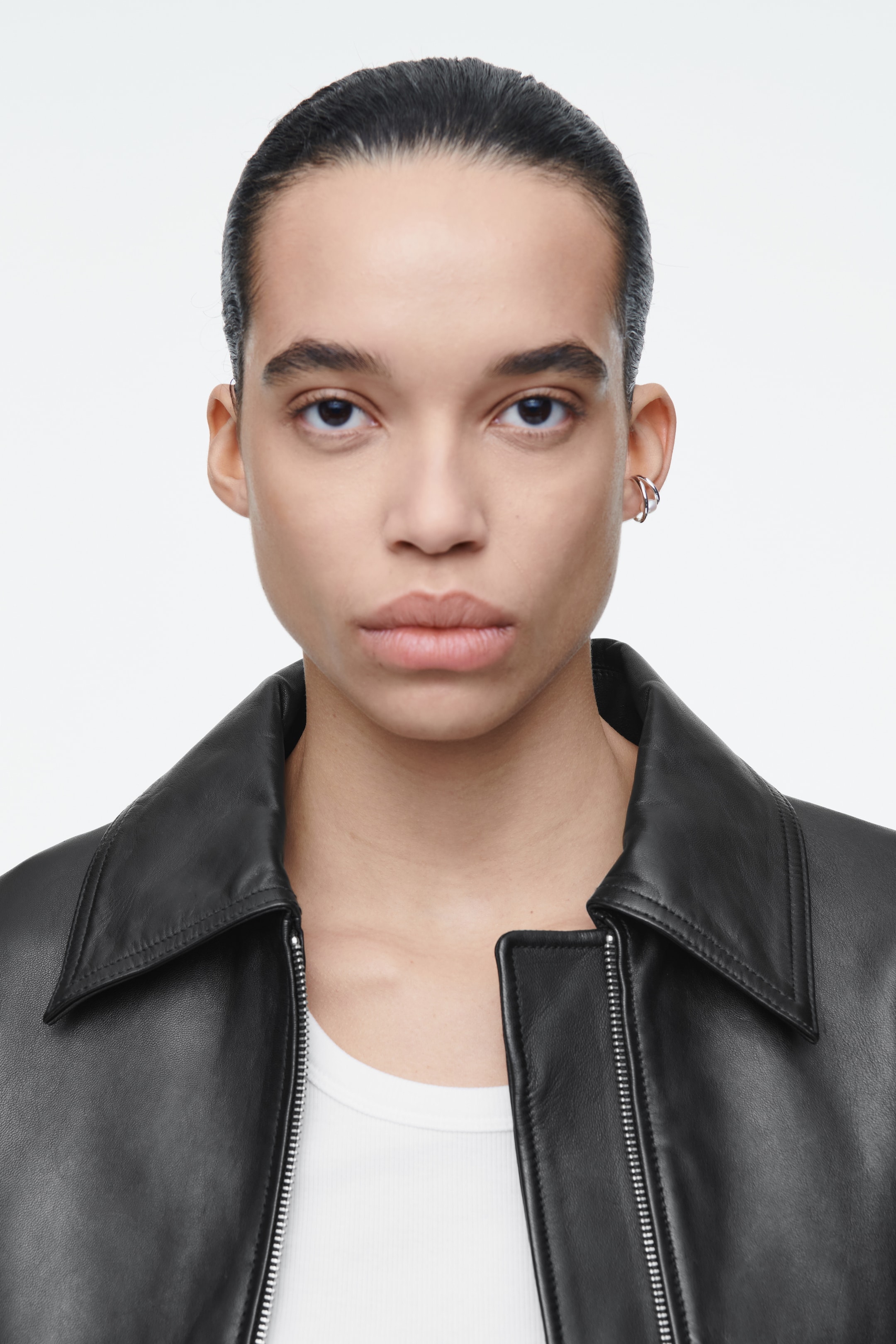 Zobrazit větší obrázek: NÁUŠNICE S ČERSTVOU PERLOU - STŘÍBRNÉ - ŽENY | H&M CZ 1