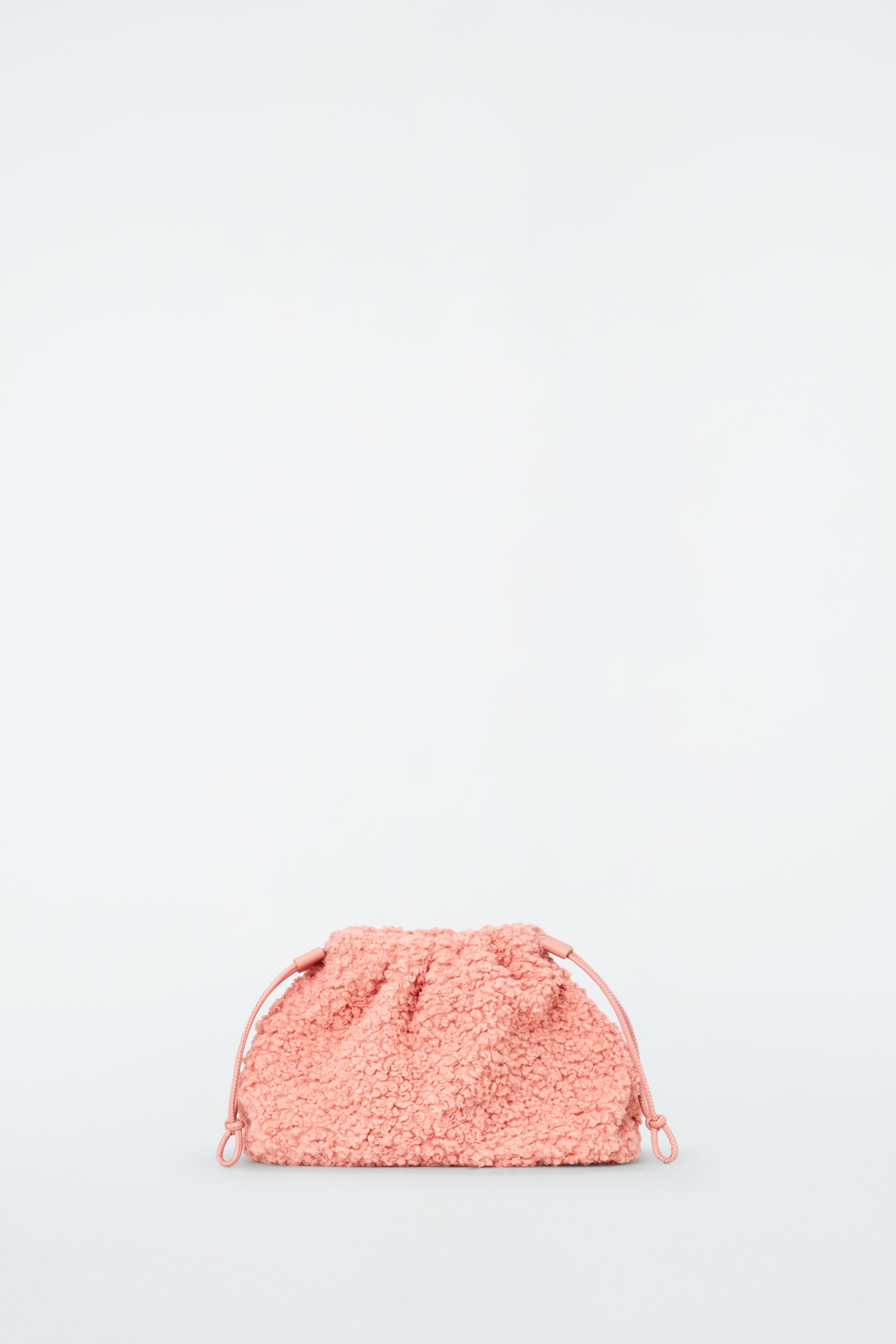 【COS】◆CAVATELLI MINI CLUTCH - PINK◆1261617001◆ CAVATELLI MINI CLUTCH - FAUX SHEARLING - PINK | COS