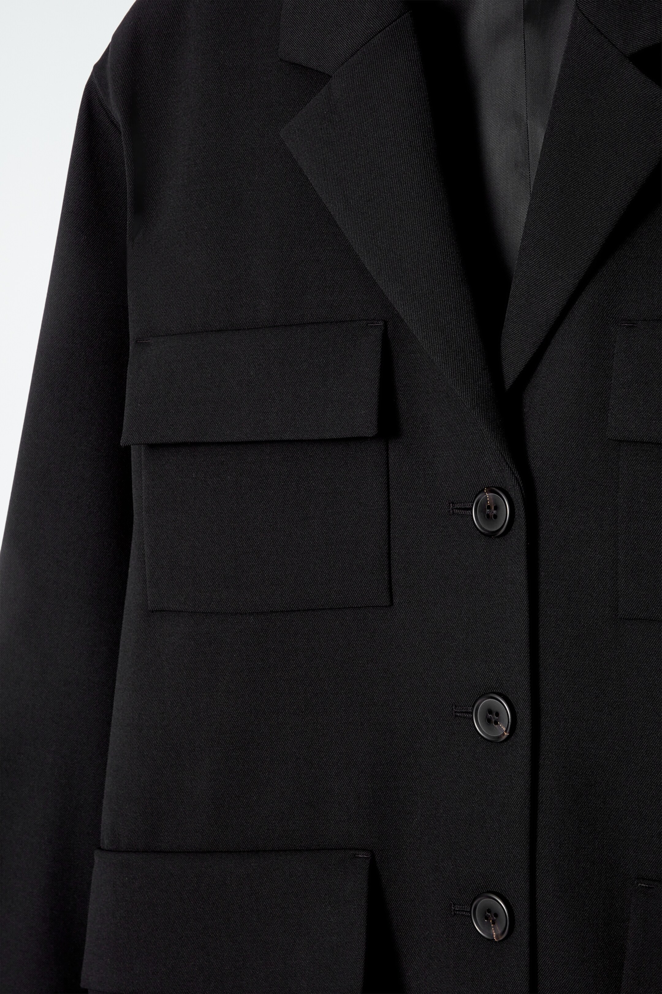 Größeres Bild anzeigen: LOCKERER EINREIHIGER UTILITY-BLAZER - SCHWARZ - Ladies | H&M AT 2