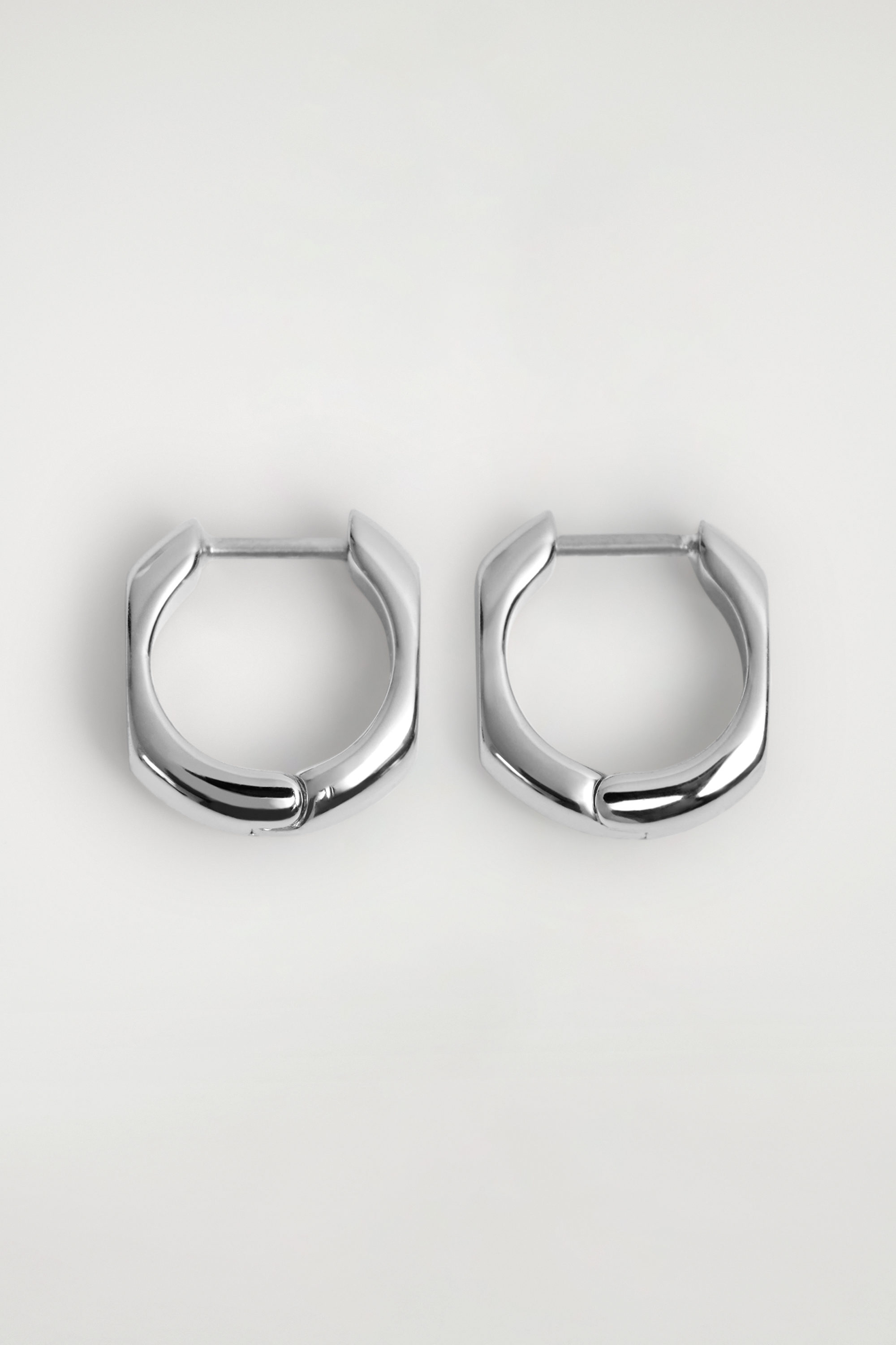 SCULPTED MINI HOOP EARRINGS - SILVER | COS