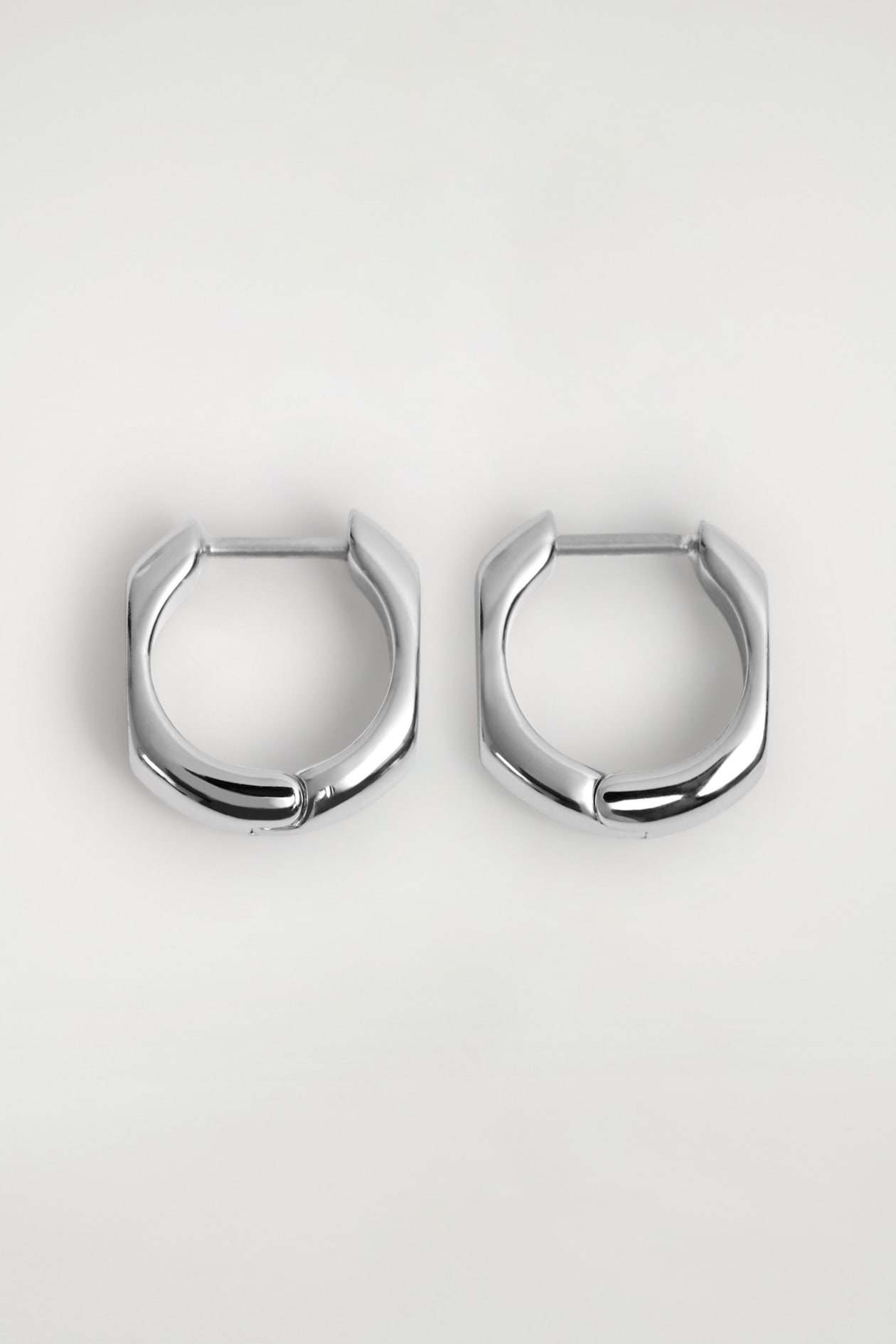 SCULPTED MINI HOOP EARRINGS — SILVER