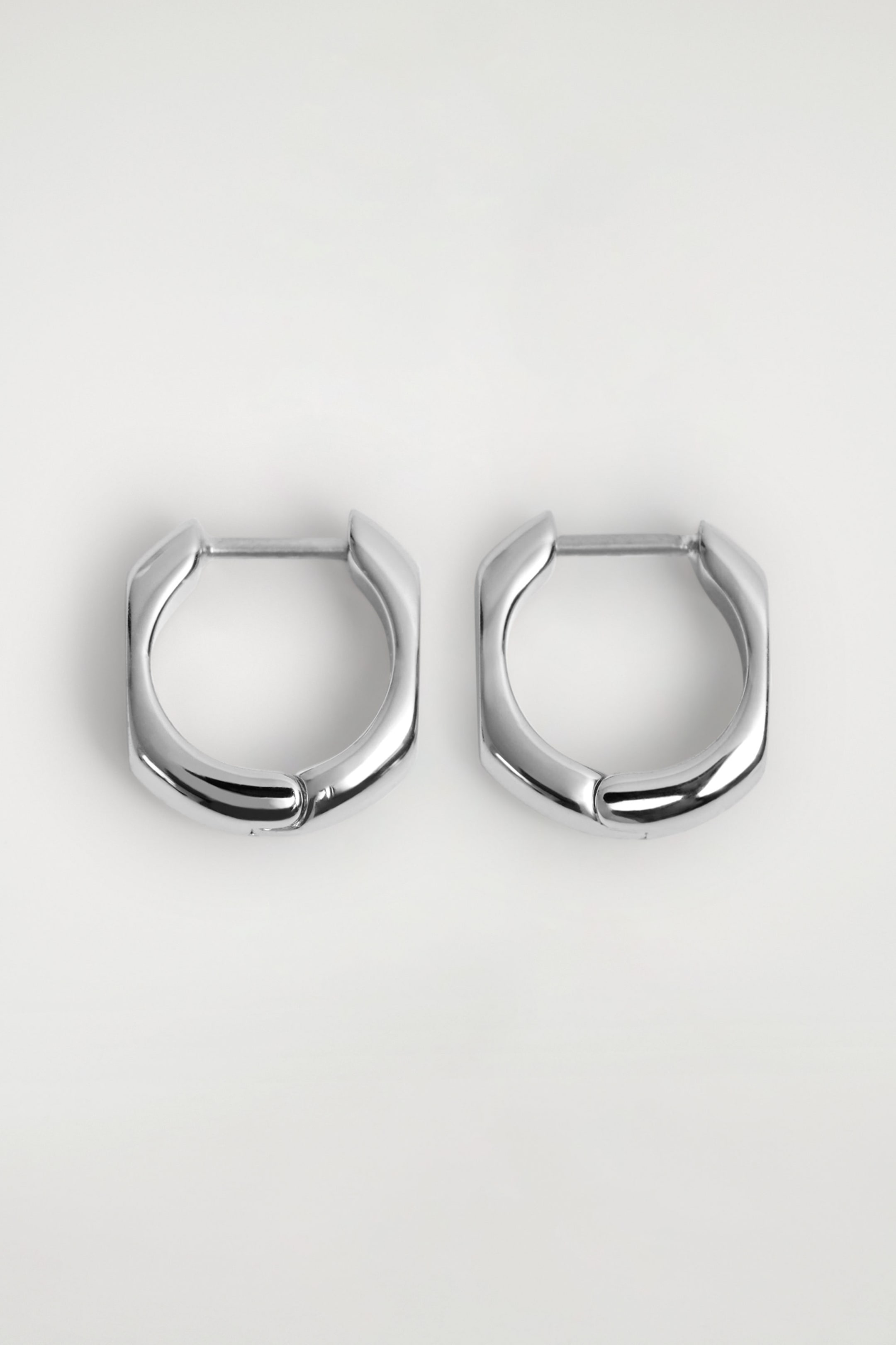 SCULPTED MINI HOOP EARRINGS