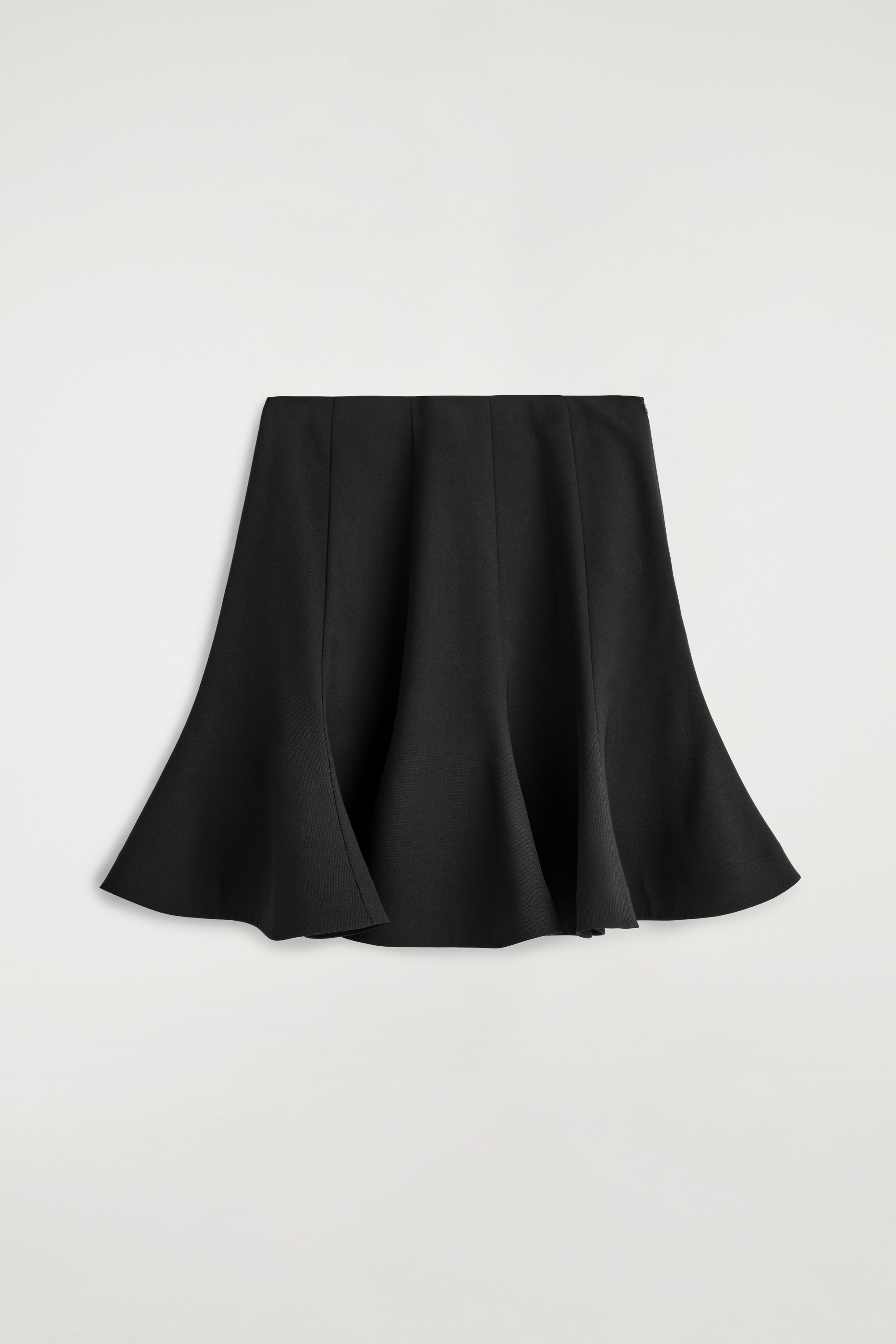 FALDA CORTA ACAMPANADA - NEGRO