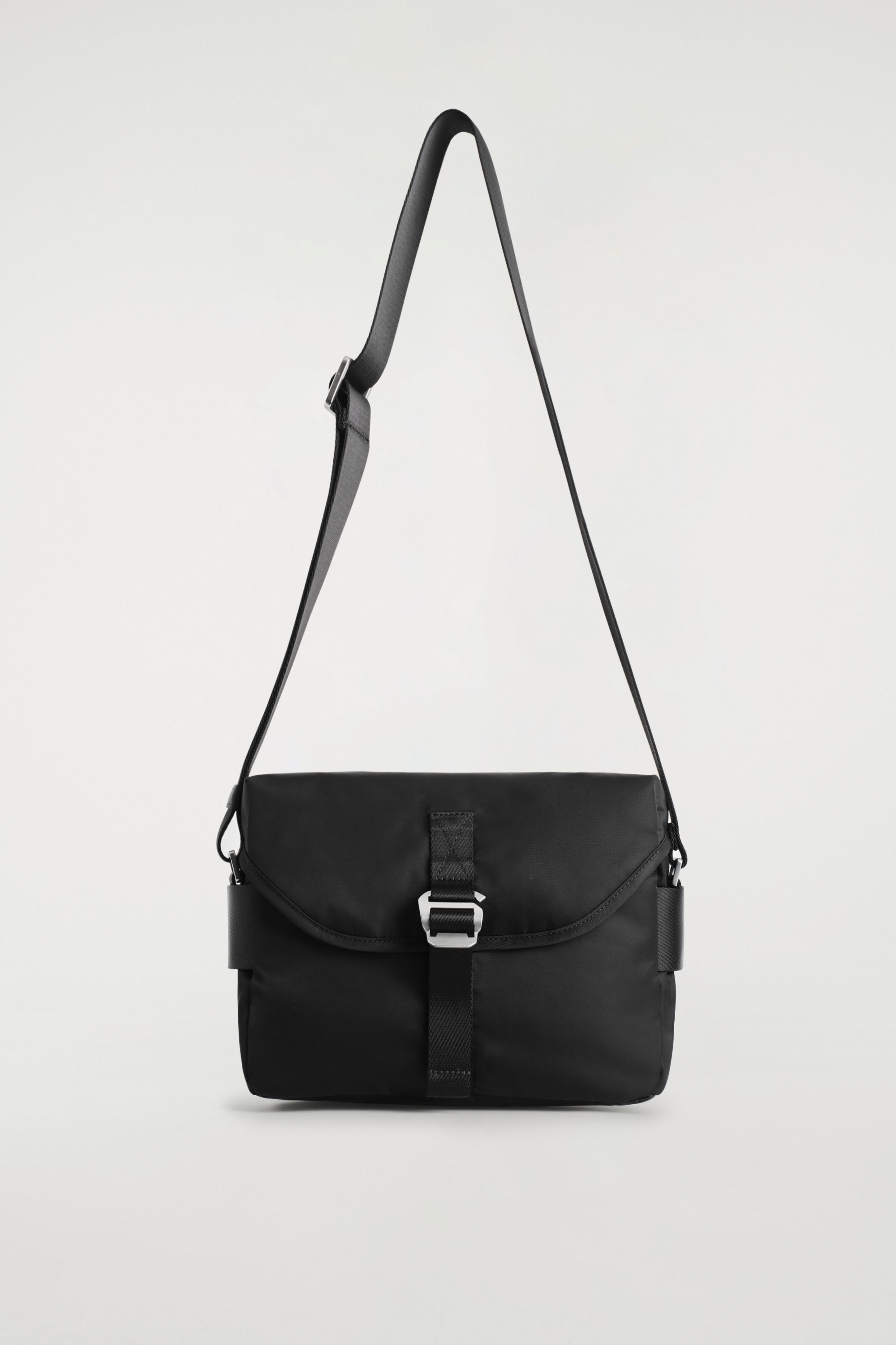 ★NOIAGO★ Minimal Square Crossbody Bag Black NOI1489 PURSUIT CROSSBODY BAG - NYLON - BLACK | COS