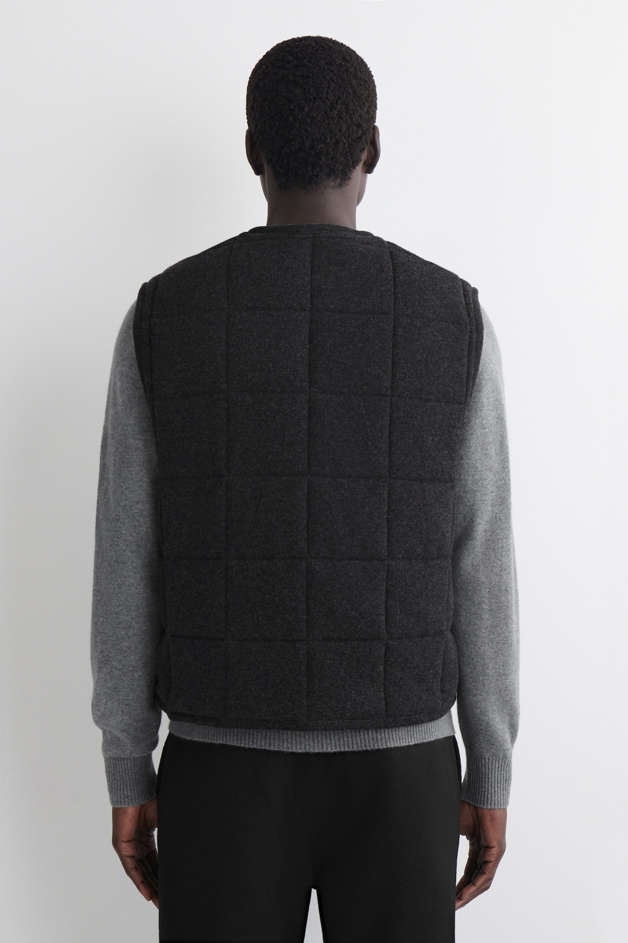 PADDED QUILTED KNITTED MERINO WOOL GILET — CHARCOAL MÉLANGE