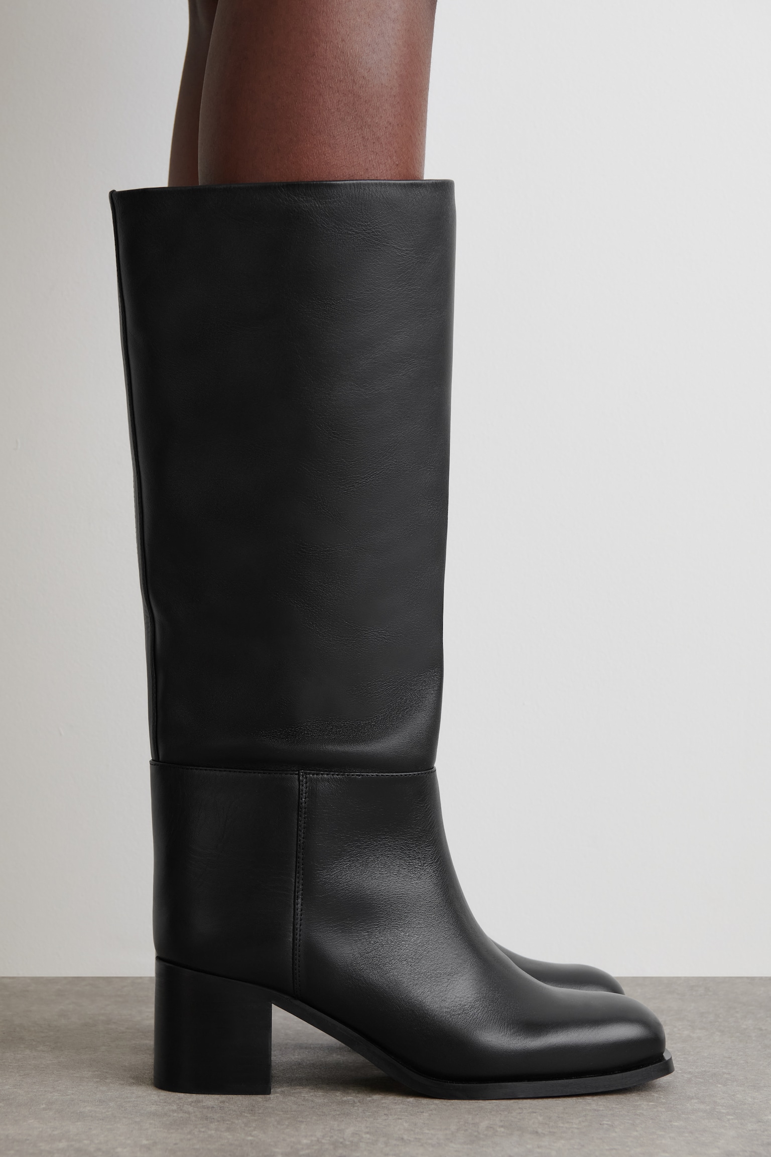 BOTAS ALTAS DE PIEL CON TACÓN - NEGRO - 6