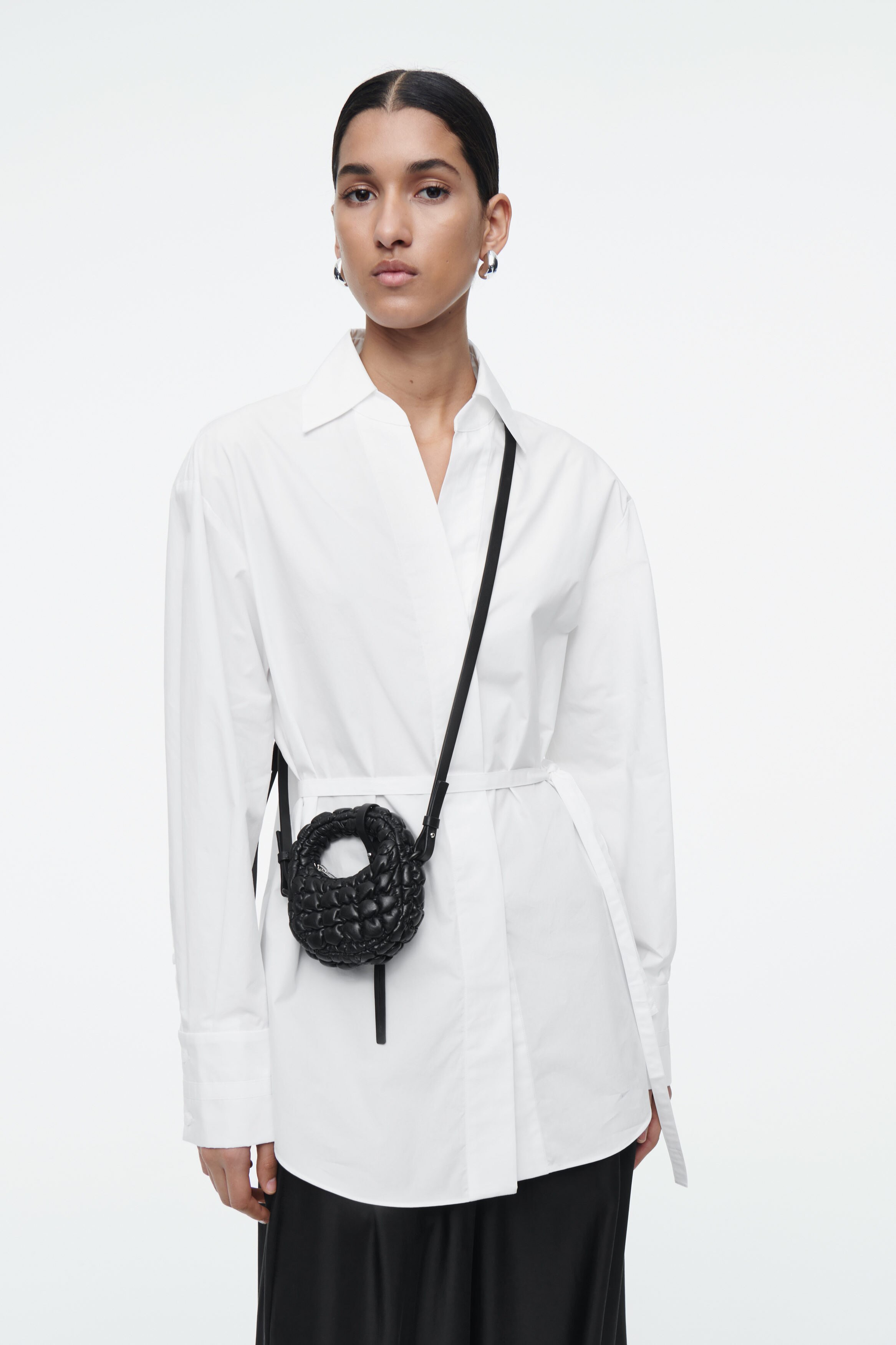 【COS】◆大人気◆QUILTED NANO CROSSBODY BAG◆2 COLOR◆ QUILTED NANO CROSSBODY BAG - LEATHER - BLACK | COS