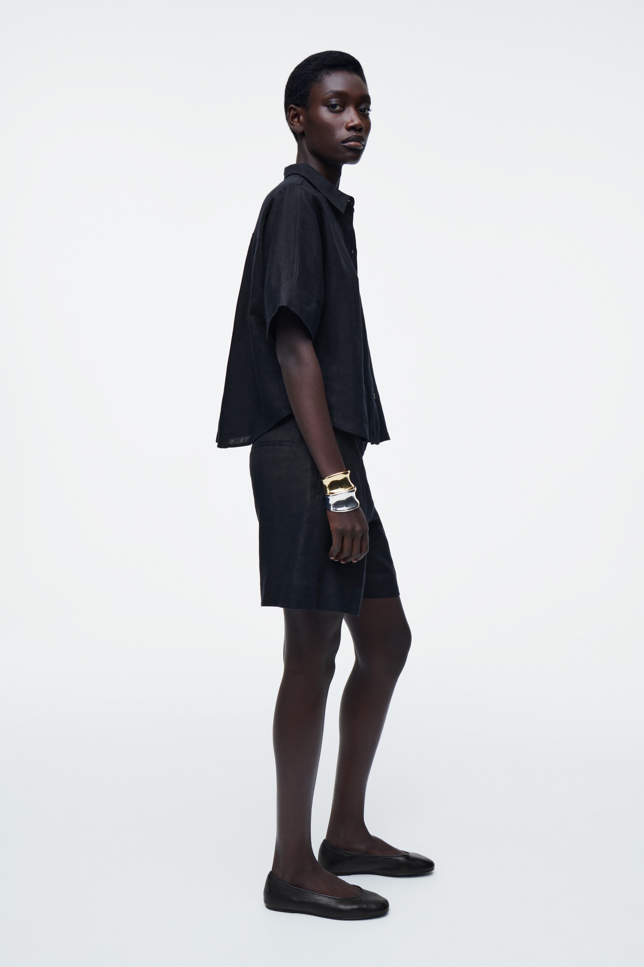 Agrandir l'image: CHEMISE MANCHES COURTES SILHOUETTE CARRÉE EN LIN - BLEU MARINE - FEMME | H&M BE 3