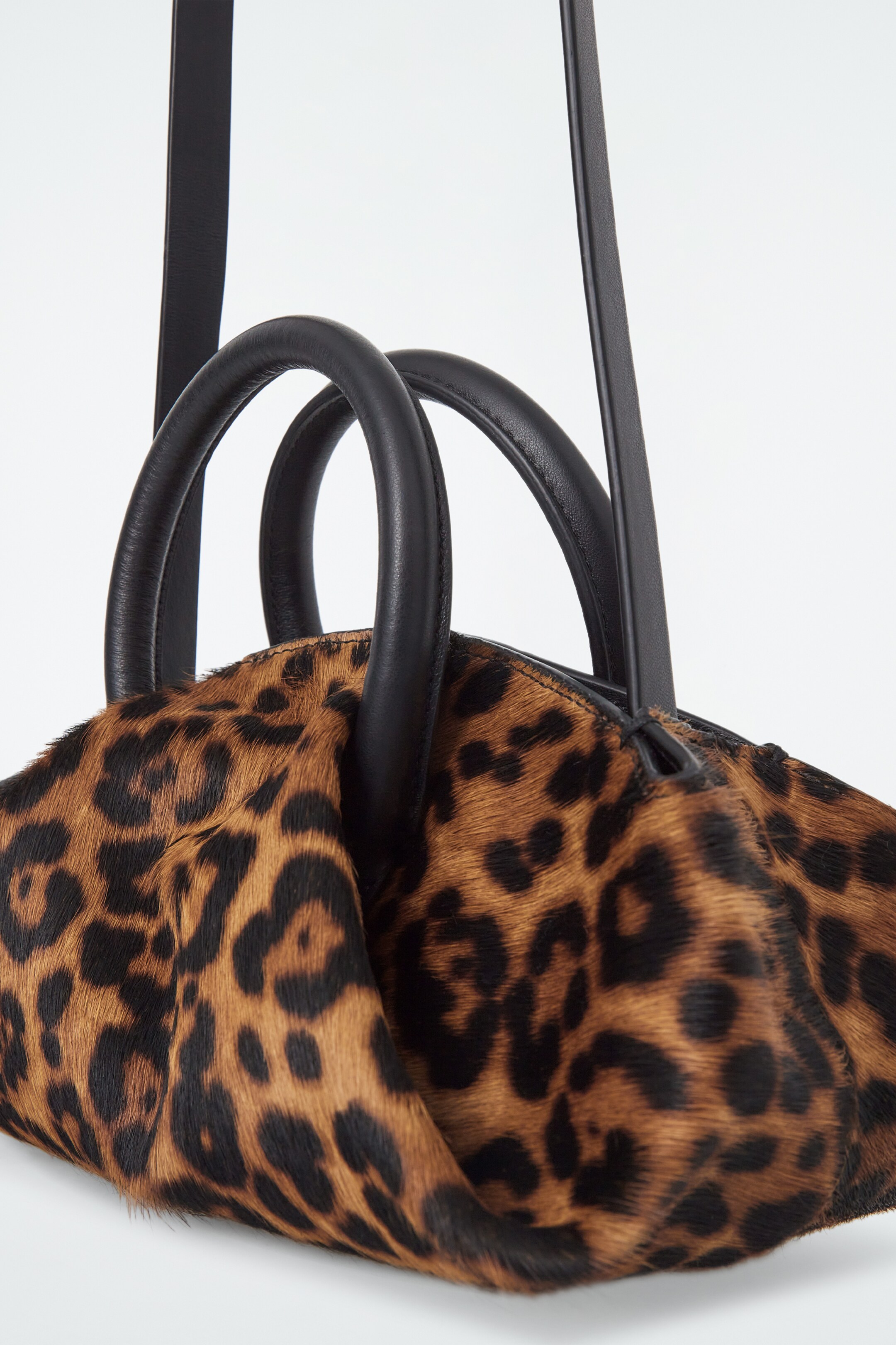 Ingrandisci l'immagine: LEOPARD FOLD MICRO TOTE - PONY HAIR - LEOPARD - DONNA | H&M CH 2