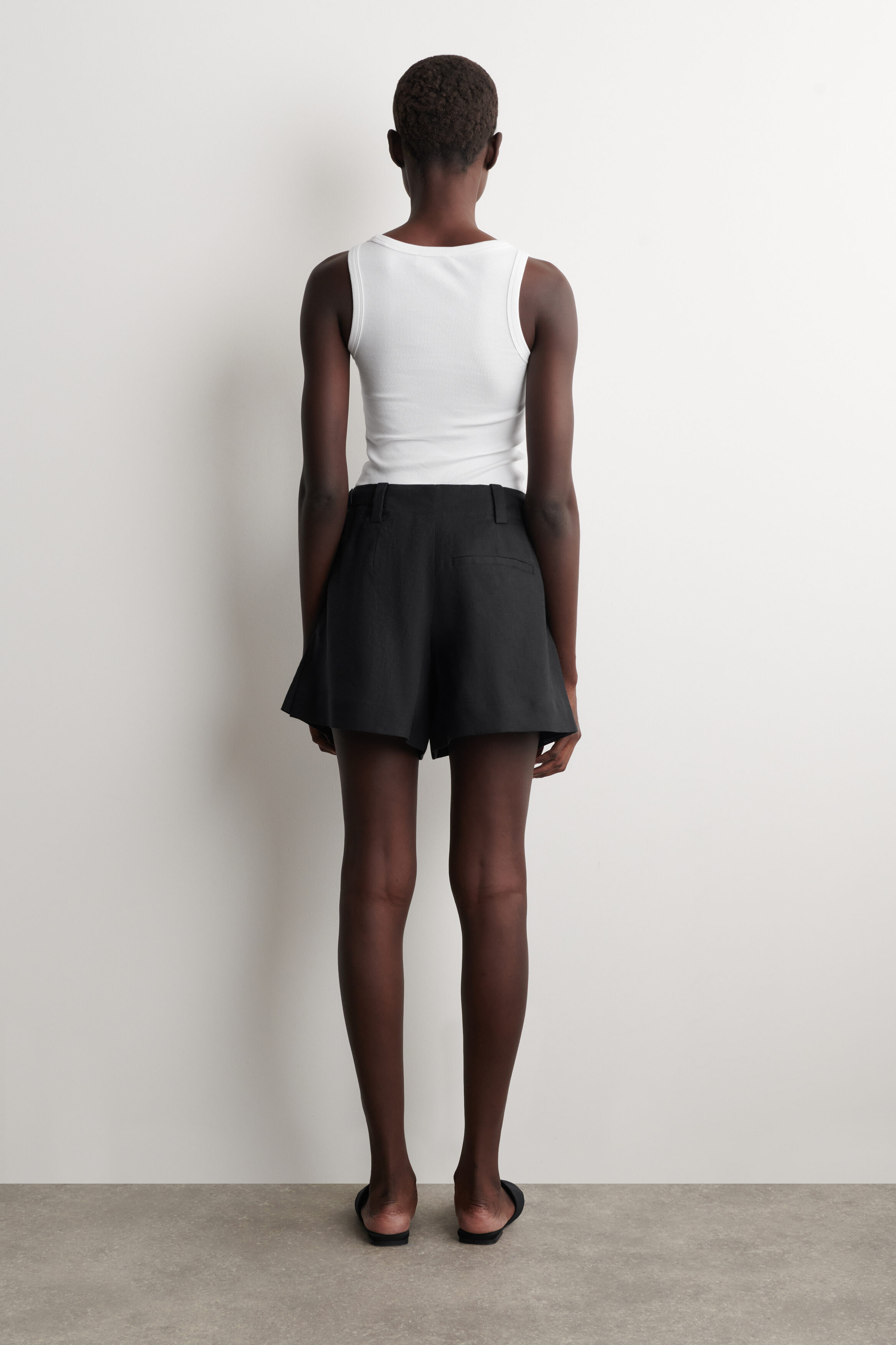 PLEATED BELTED LINEN SHORTS - thumbnail 4