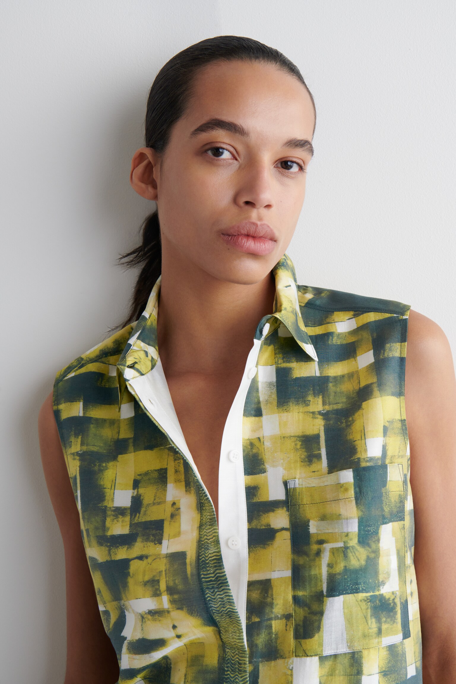CAMISA ESTAMPADA SIN MANGAS - AMARILLO / VERDE / ESTAMPADO - 4