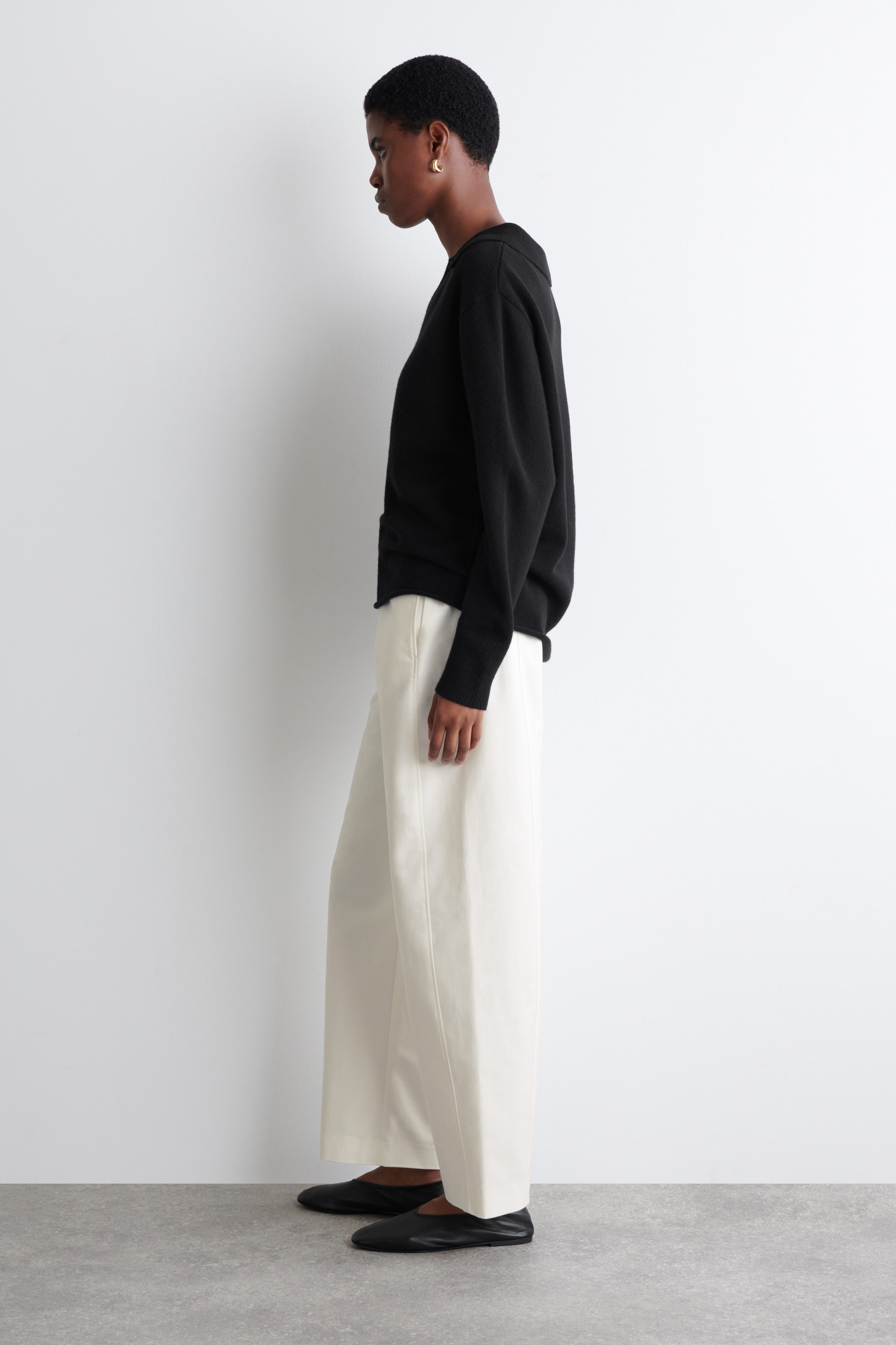 新品未使用完売品【COS】BARREL-LEG COTTON TROUSERS COTTON BARREL-LEG TROUSERS - WHITE | COS