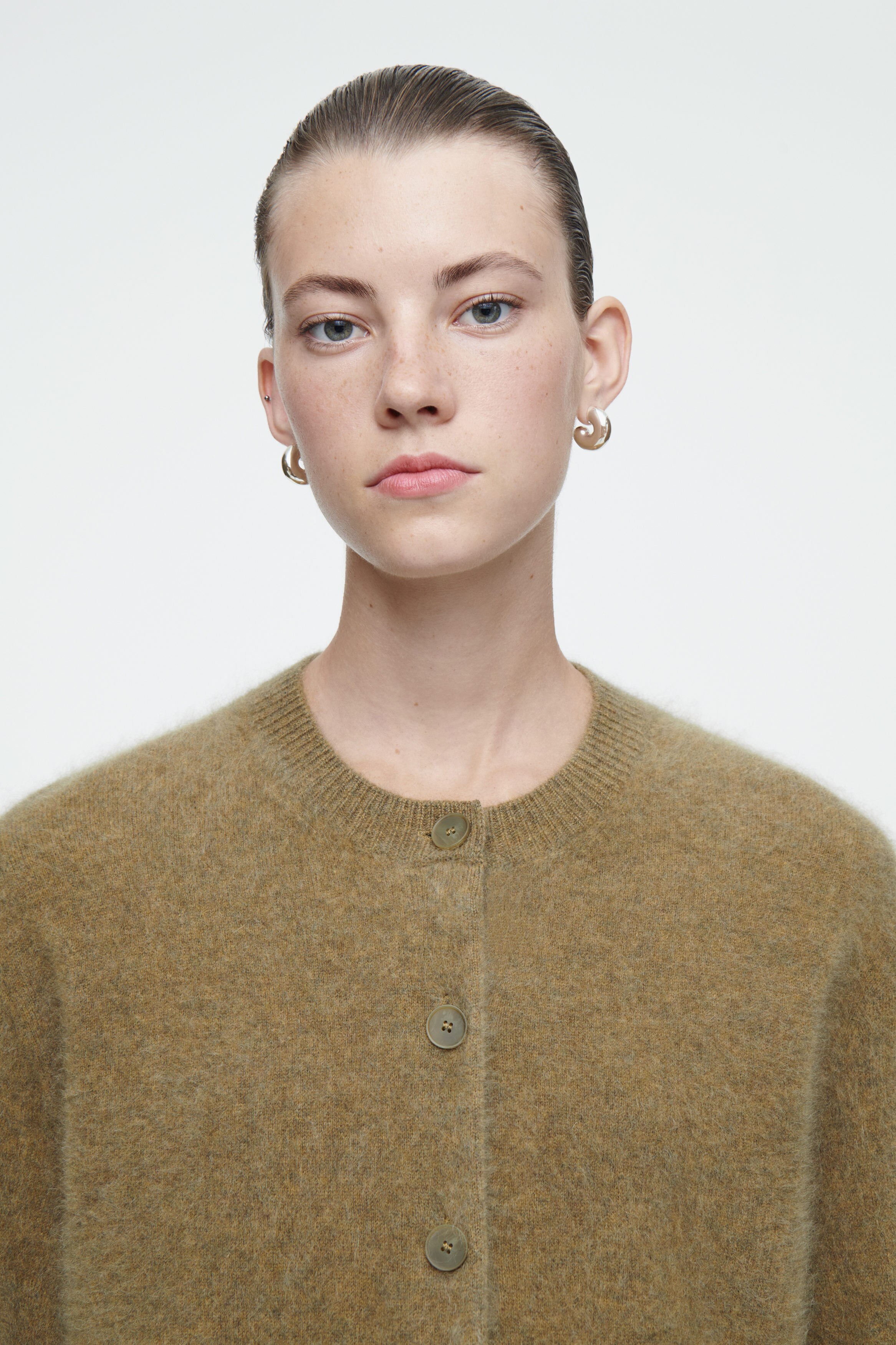 トップス Brushed Cashmere Cardigan KARDIGAN ZE SZCZOTKOWANEGO KASZMIRU - ZIELONY | COS