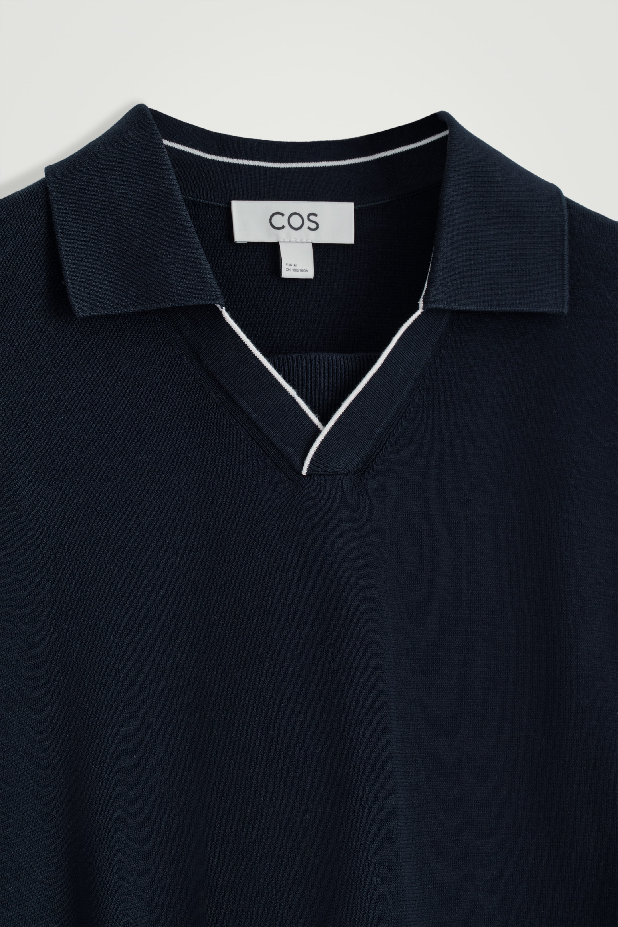 Grotere afbeelding bekijken: Gebreide poloshirt met contrasterende rand - MARINEBLAUW - HEREN | H&M BE 7