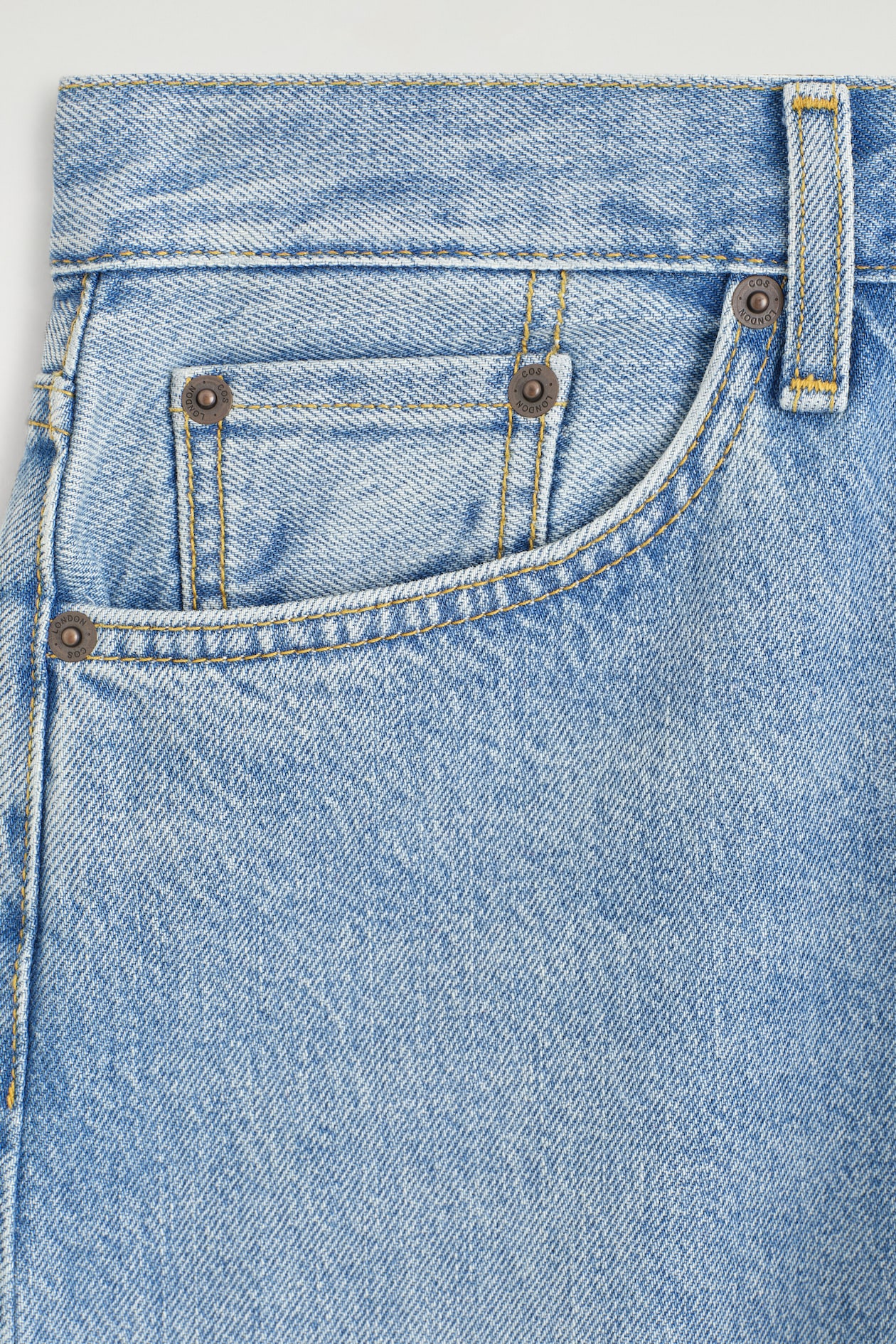 FOLDED CURVED-LEG TURN-UP JEANS — BLUE