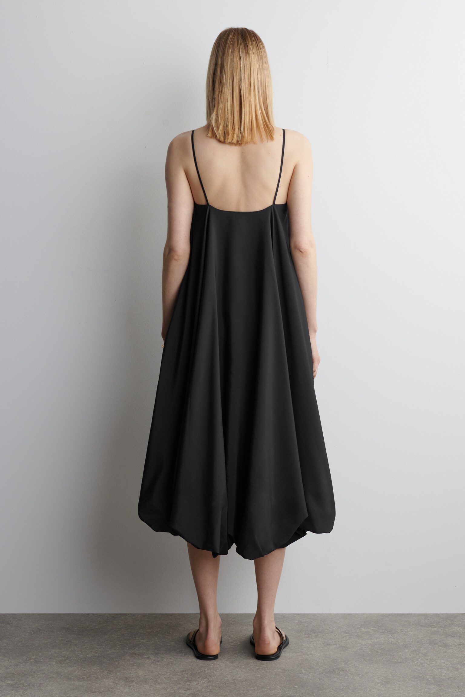 VESTIDO MIDI ESTILO GLOBO - NEGRO/MARFIL - 4