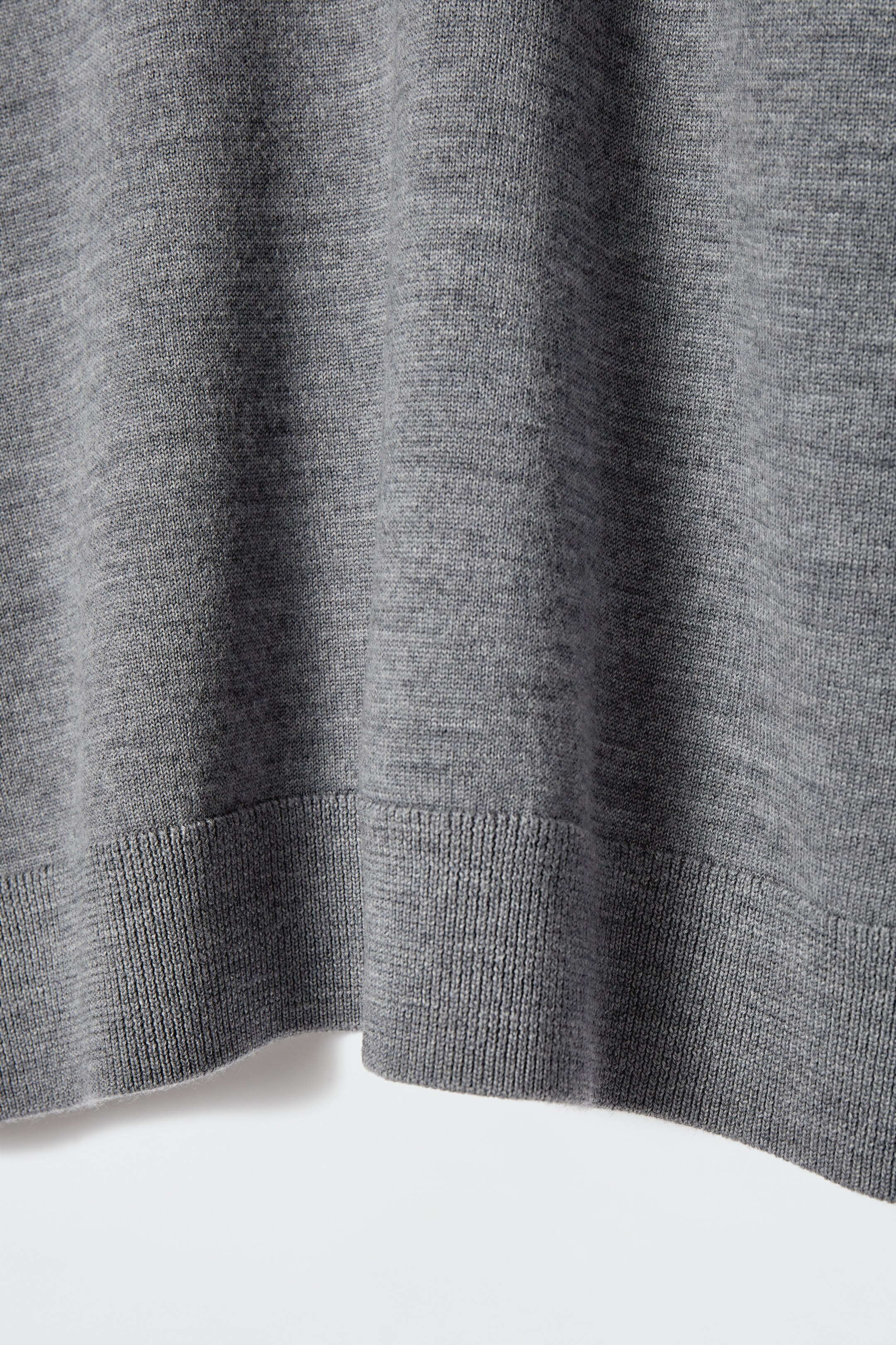 Ver imagen más grande: JERSEY DE LANA MERINO DE CUELLO REDONDO - GRIS JASPEADO - MUJER | H&M ES 8