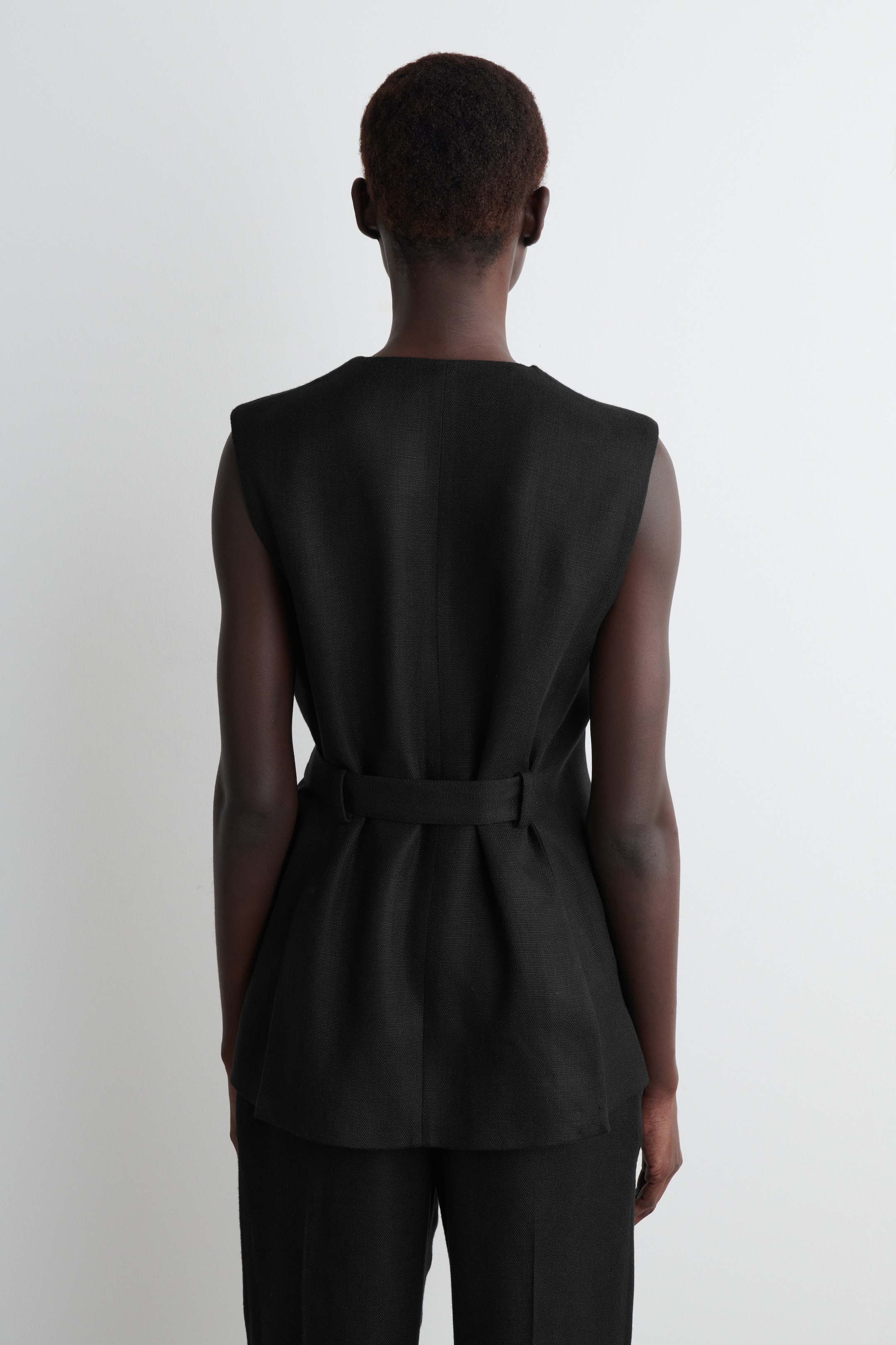 Visualizza immagine più grande: GILET A PORTAFOGLIO CON CINTURA - NERO - DONNA | H&M IT 5